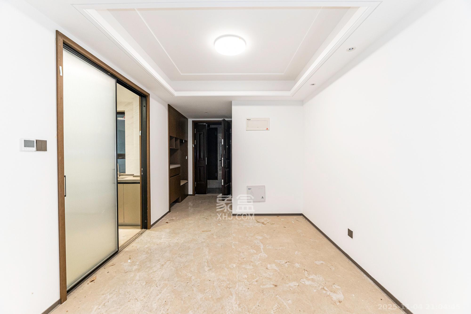 荣盛锦绣学府  3室2厅2卫    110.0万客厅