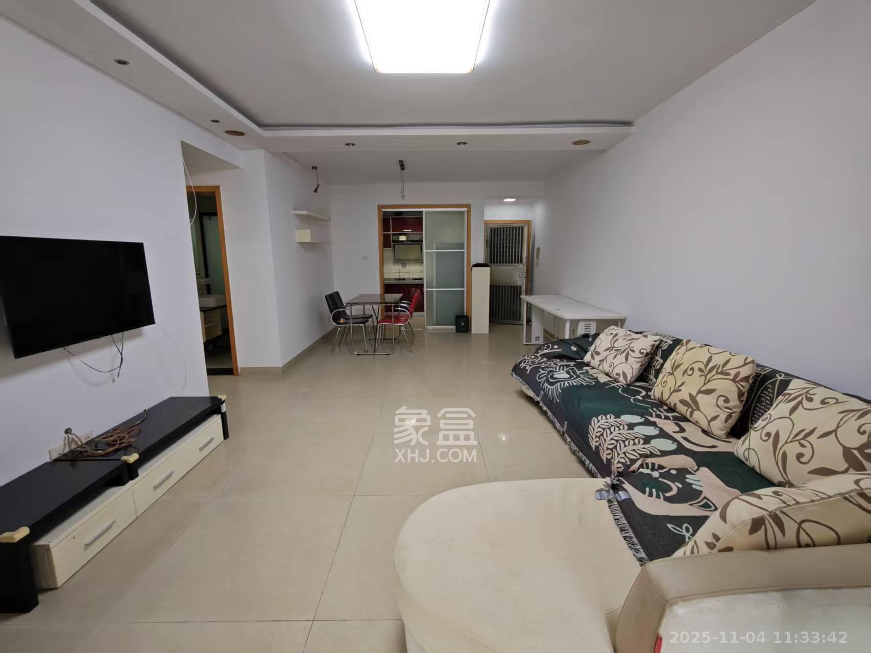 枫林美景  3室2厅1卫    2600.0元/月室内图