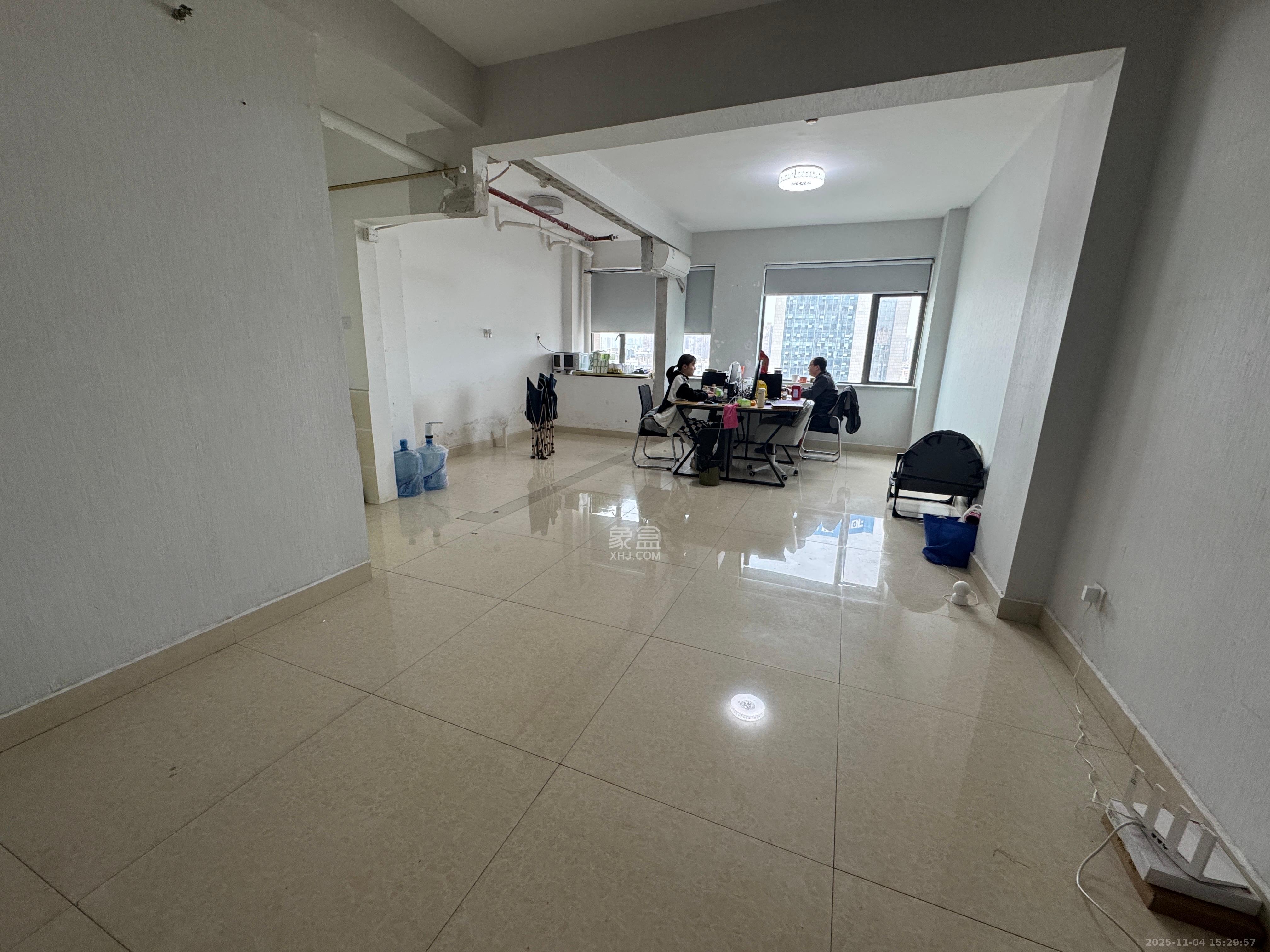 长房中庭国际（东郡华蓉广场）  1室1厅1卫    2200.0元/月室内图