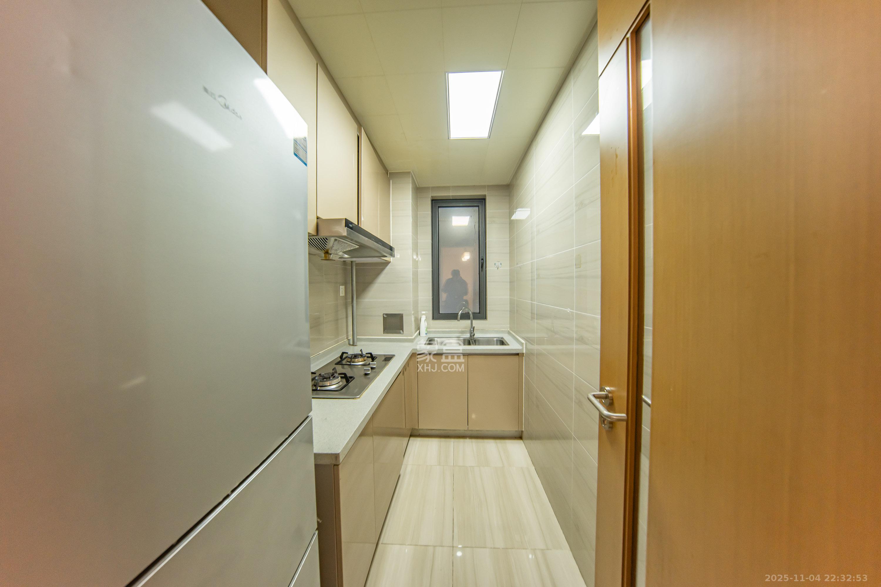 阳光100一期、四五期 2室2厅1卫 85.0万 阳光100一期、四五期 2室2厅1卫 85.0万厨房