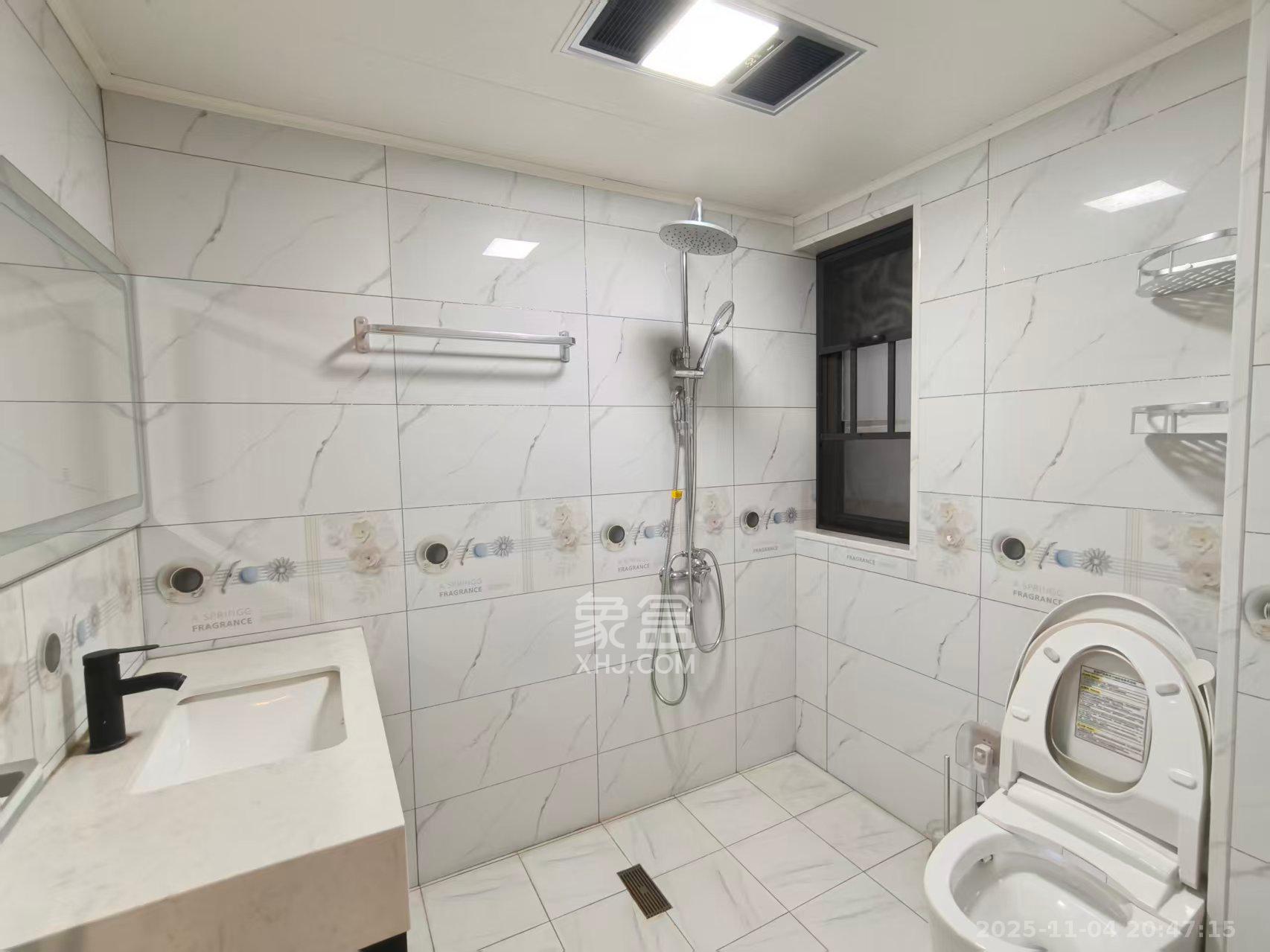 龙湖碧桂园天宸原著 3室2厅2卫 3500.0元/月 龙湖碧桂园天宸原著 3室2厅2卫 3500.0元/月室内图