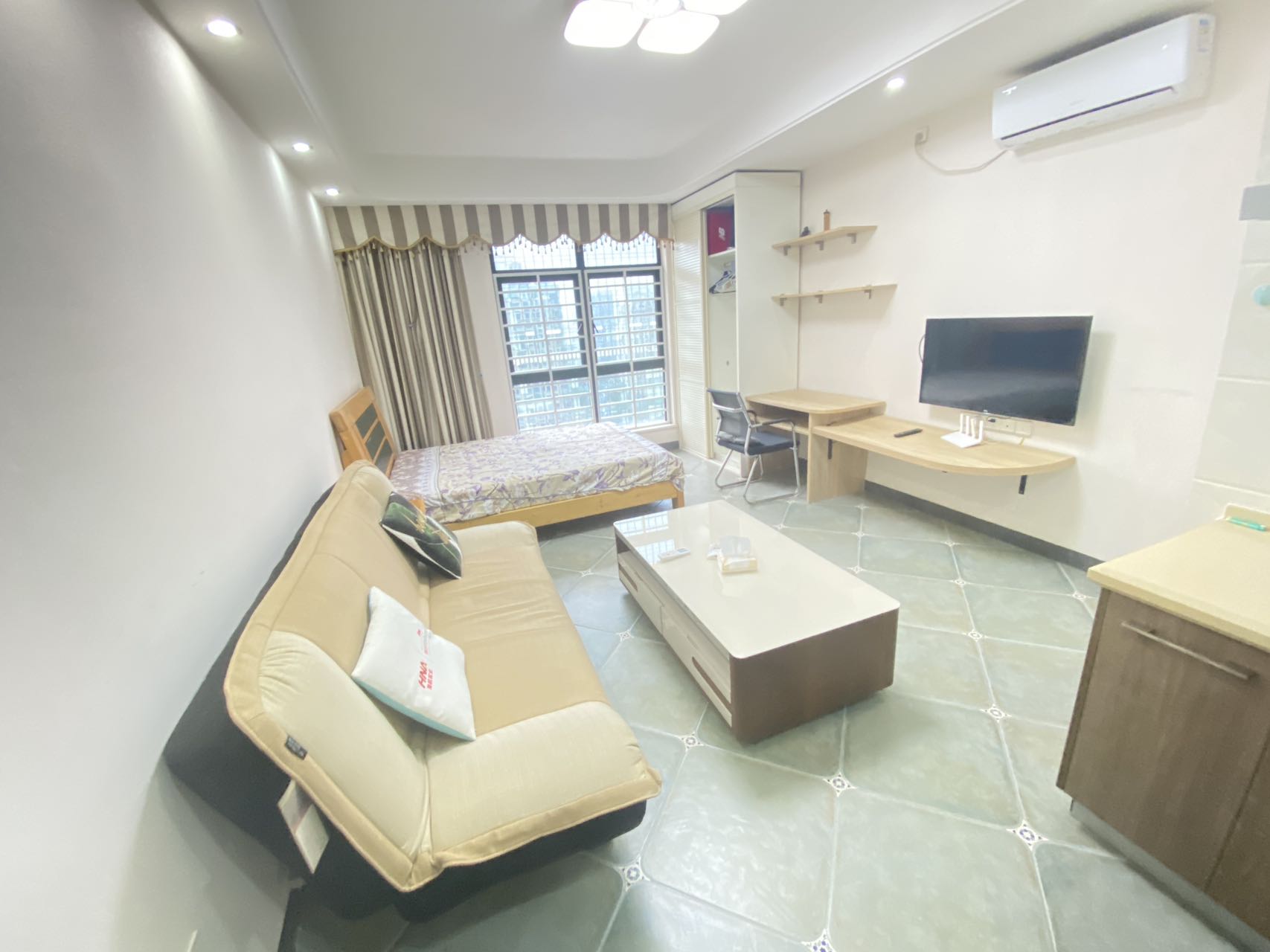 海阔天空-国瑞城四期(爵仕苑) 1室0厅1卫 2000.0元/月 海阔天空-国瑞城四期(爵仕苑) 1室0厅1卫 2000.0元/月室内图