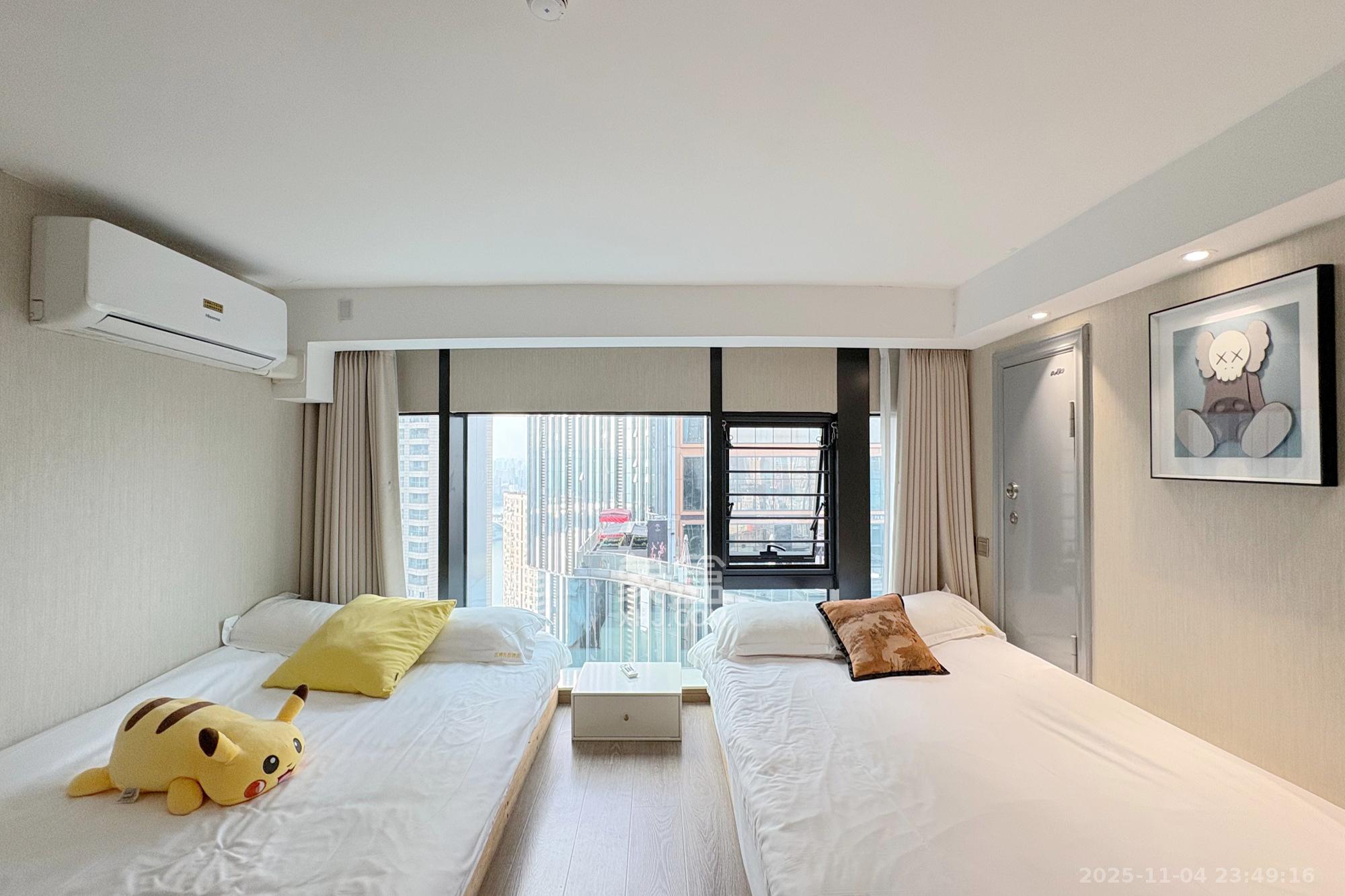 华远云玺公寓  4室2厅2卫    200.0万卧室