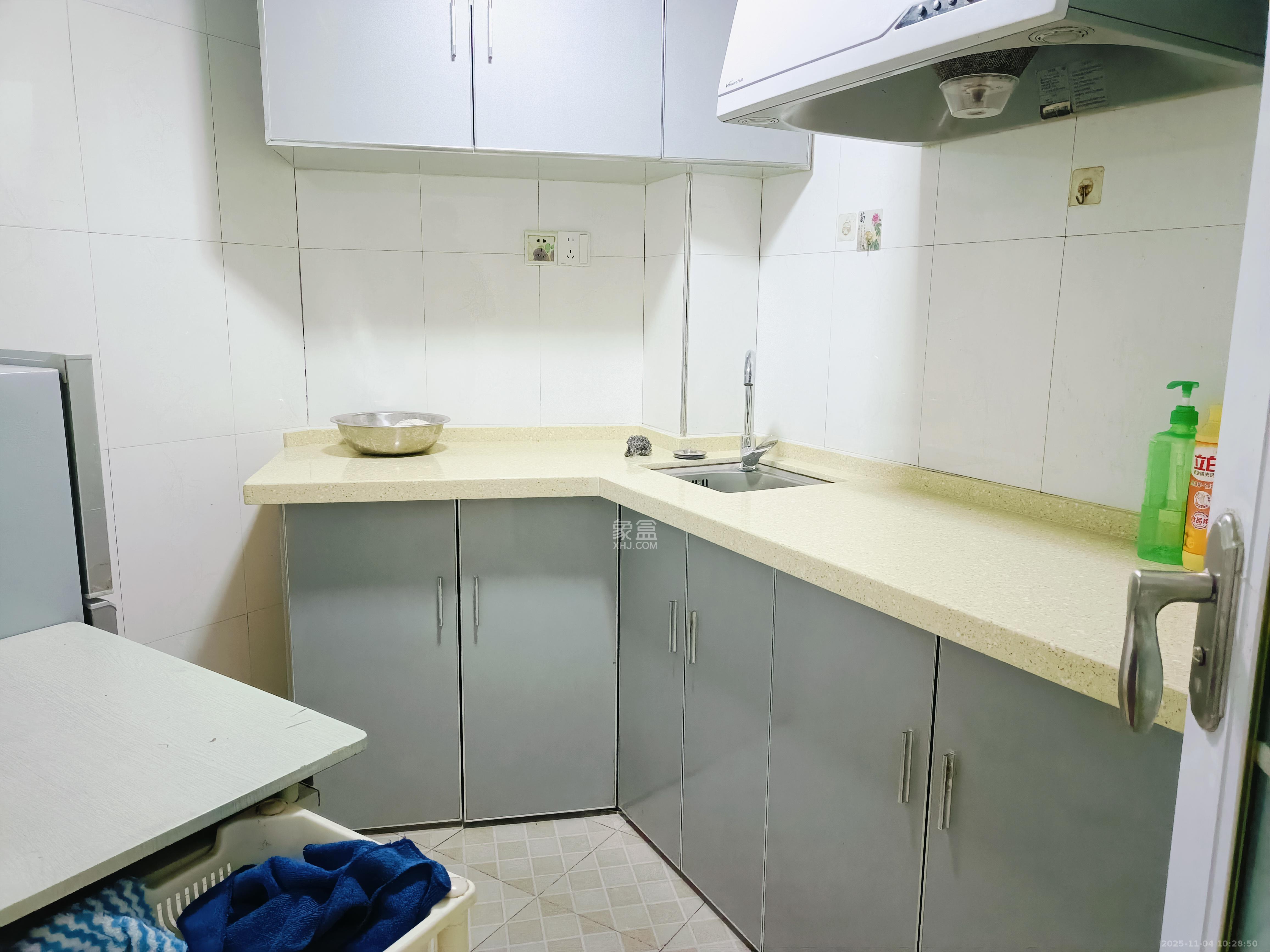 观园国际公寓  1室1厅1卫    1900.0元/月室内图