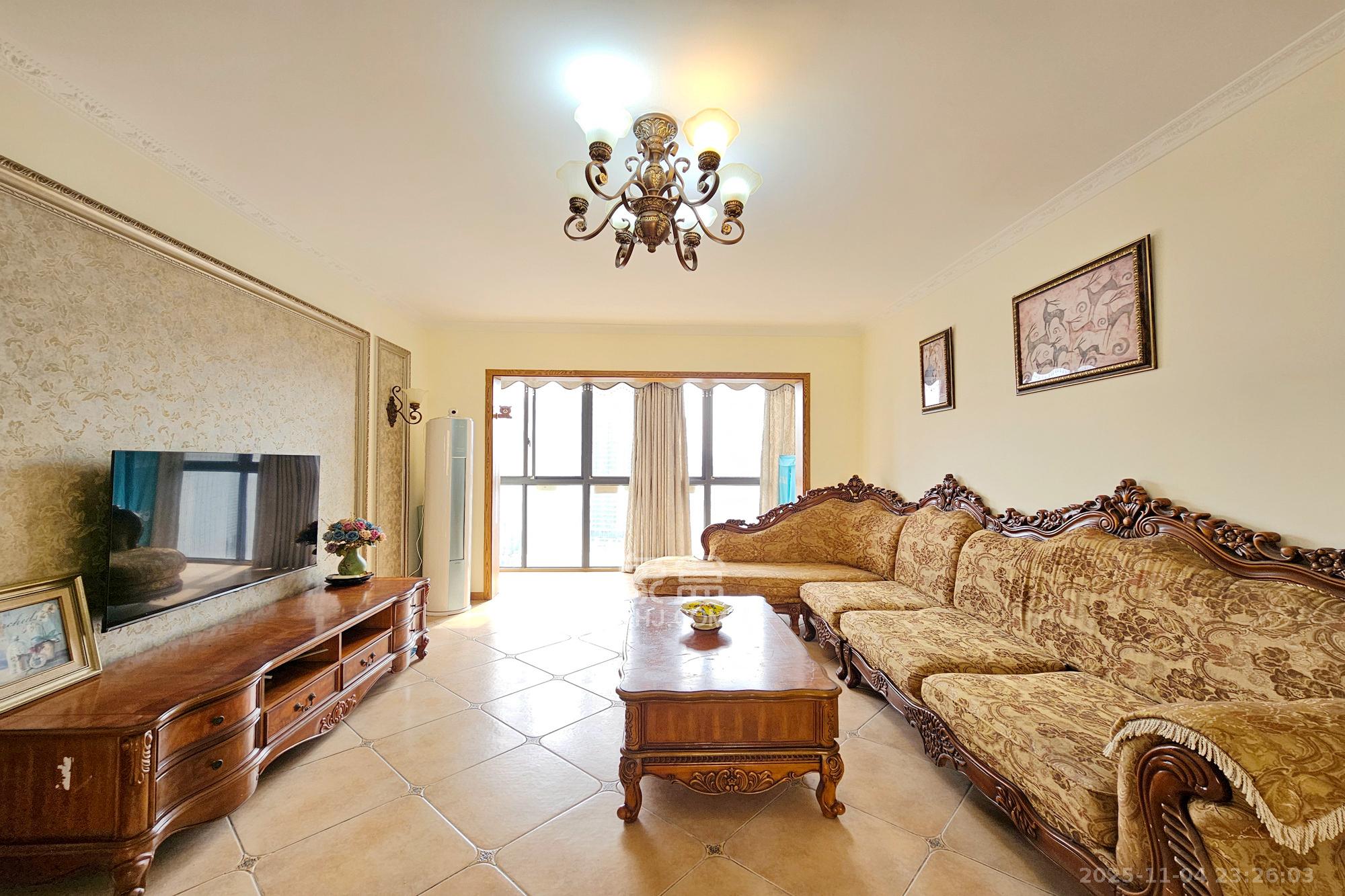 茂华国际湘  3室2厅2卫    113.0万客厅