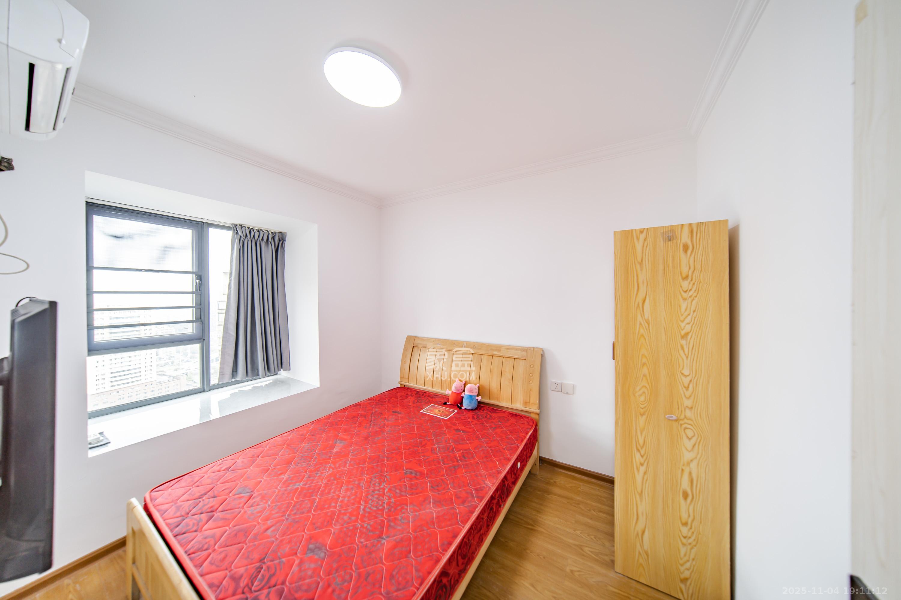 天健城  4室2厅2卫    210.0万卧室