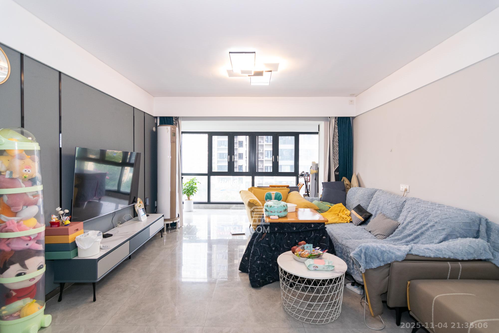 时代年华  4室2厅2卫    128.0万客厅