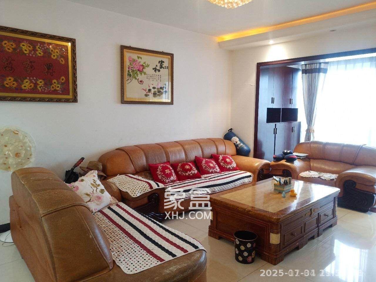 紫晶城  3室2厅2卫    1800.0元/月