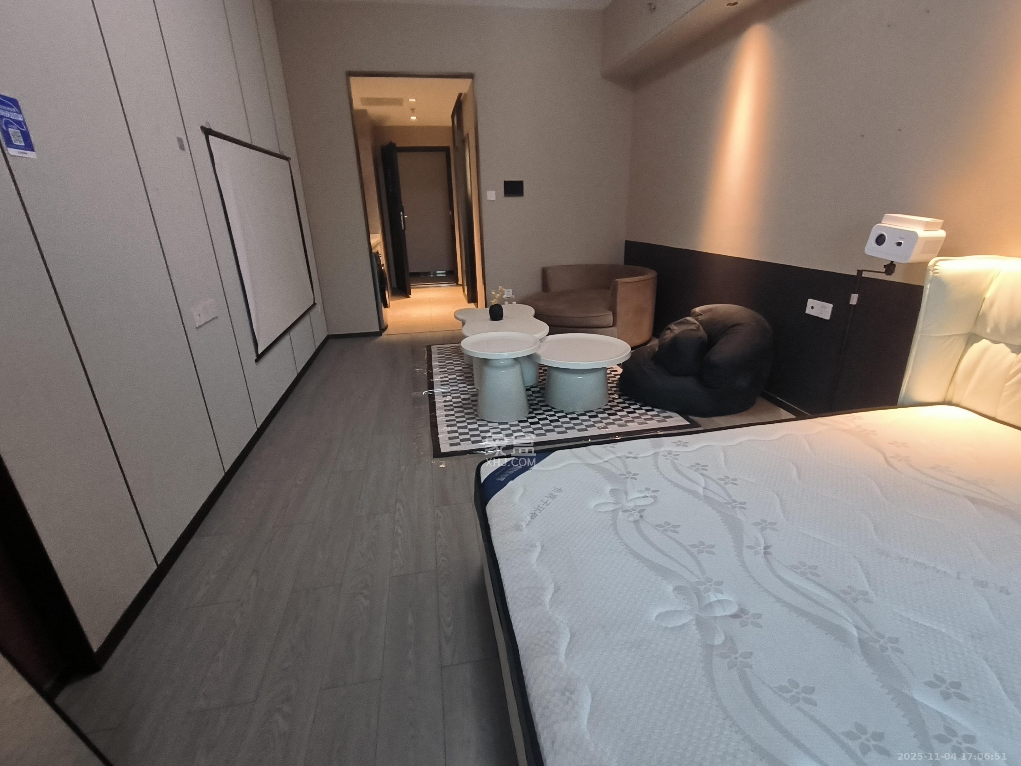 华润置地中心  1室1厅1卫    2100.0元/月室内图