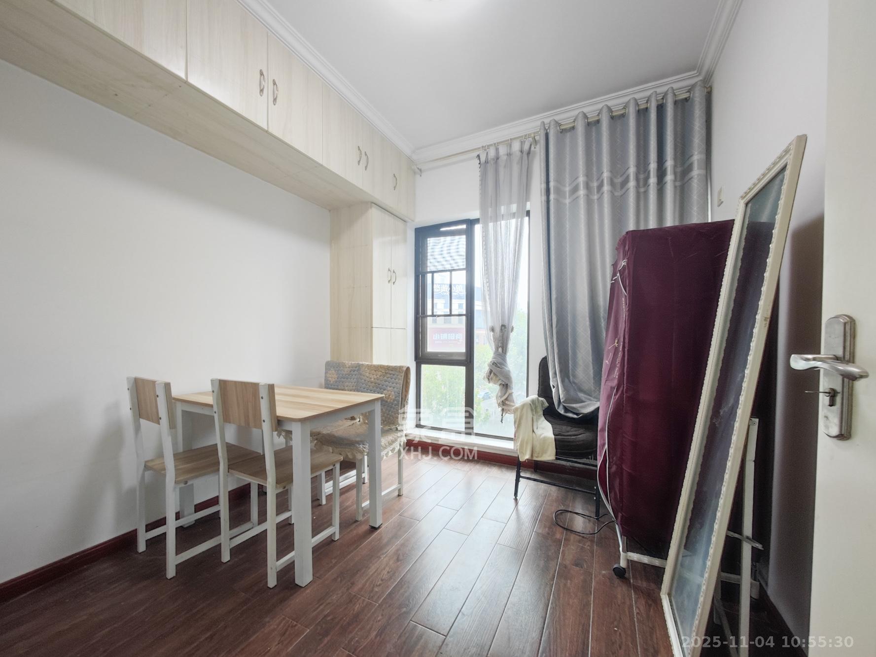 地泰御和苑  3室2厅2卫    85.0万卧室