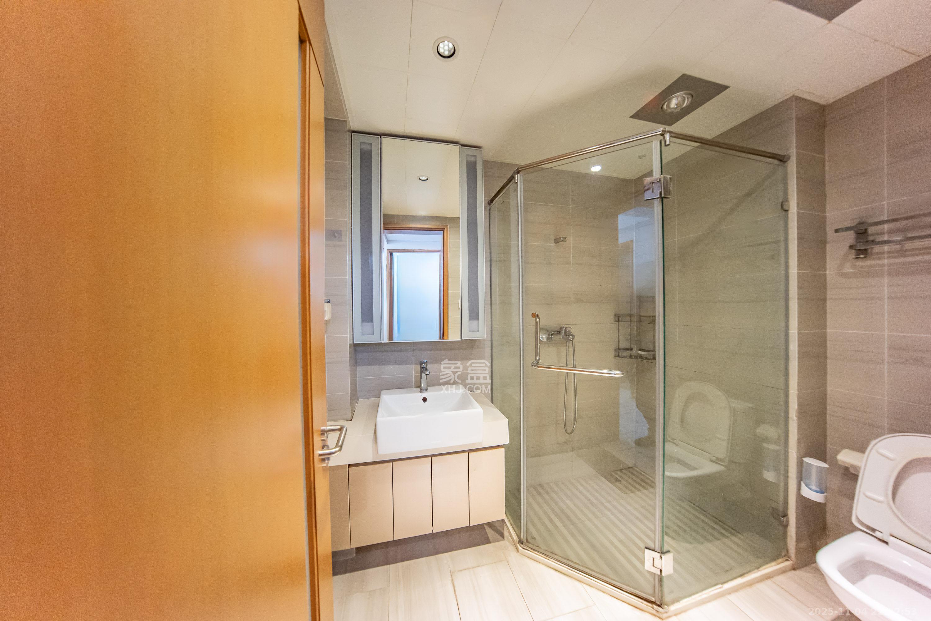 阳光100一期、四五期 2室2厅1卫 85.0万 阳光100一期、四五期 2室2厅1卫 85.0万卫生间