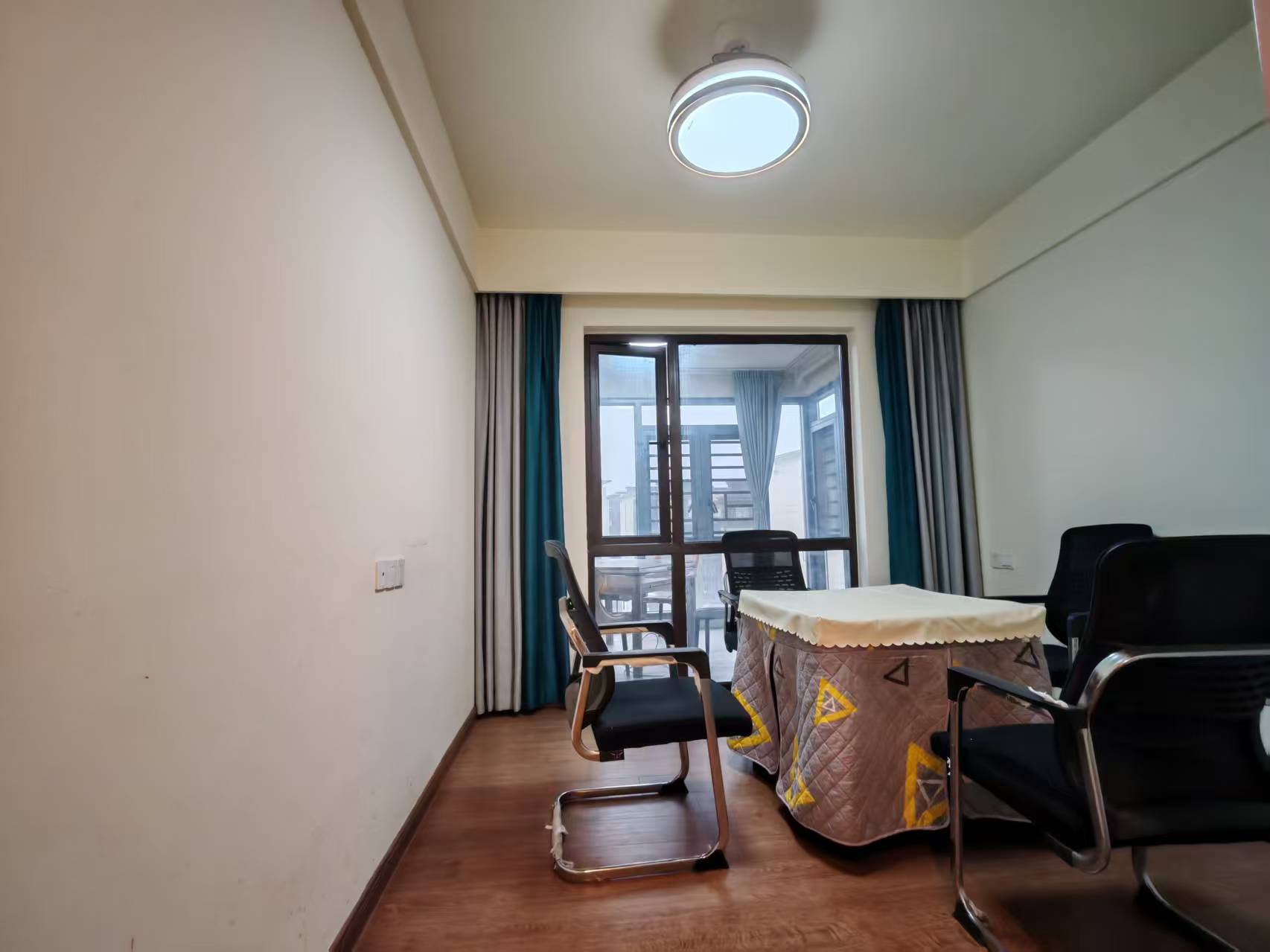 碧桂园翘楚棠  4室2厅2卫    89.8万客厅