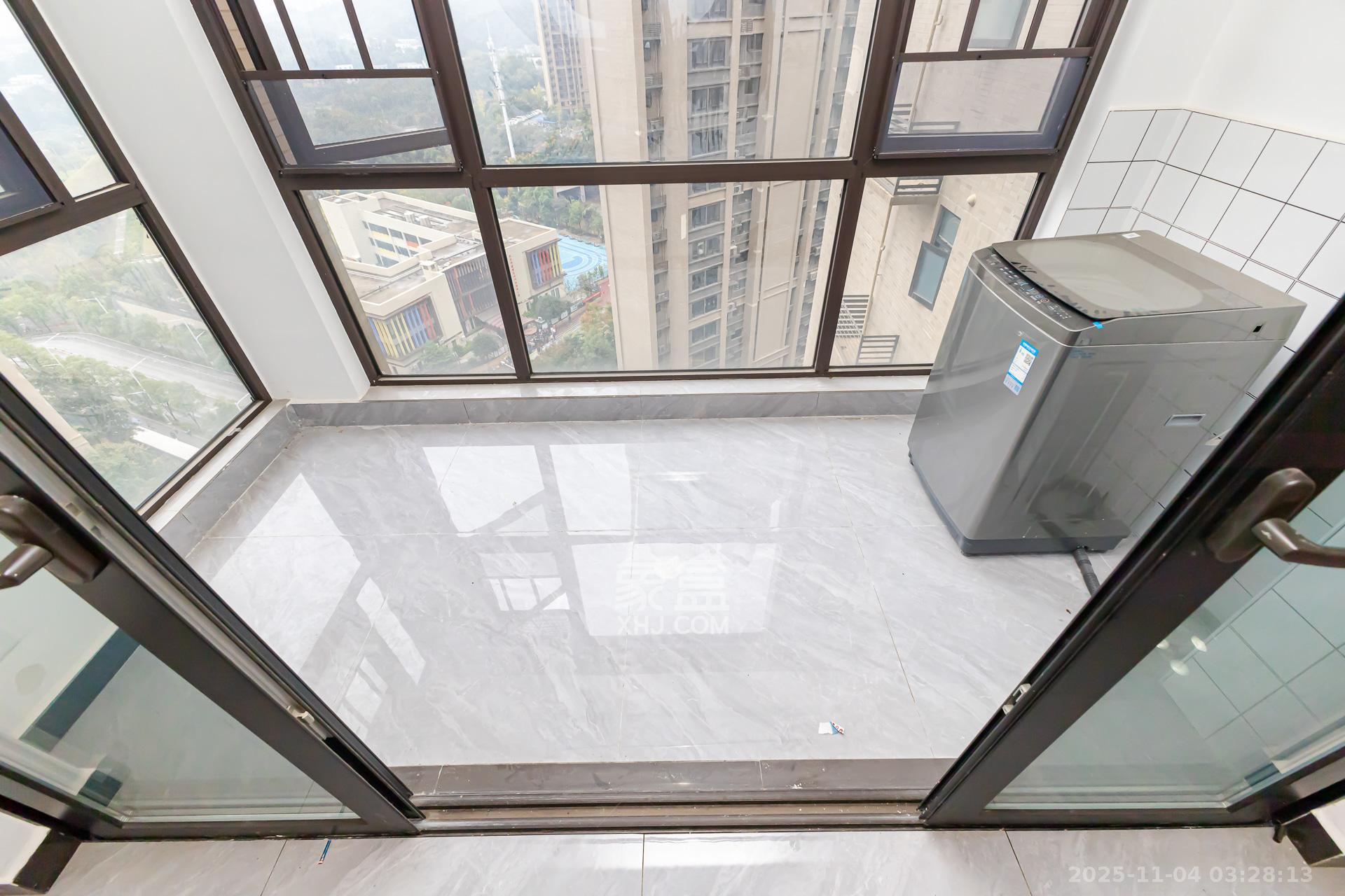 时代倾城三期  4室2厅2卫    90.0万阳台