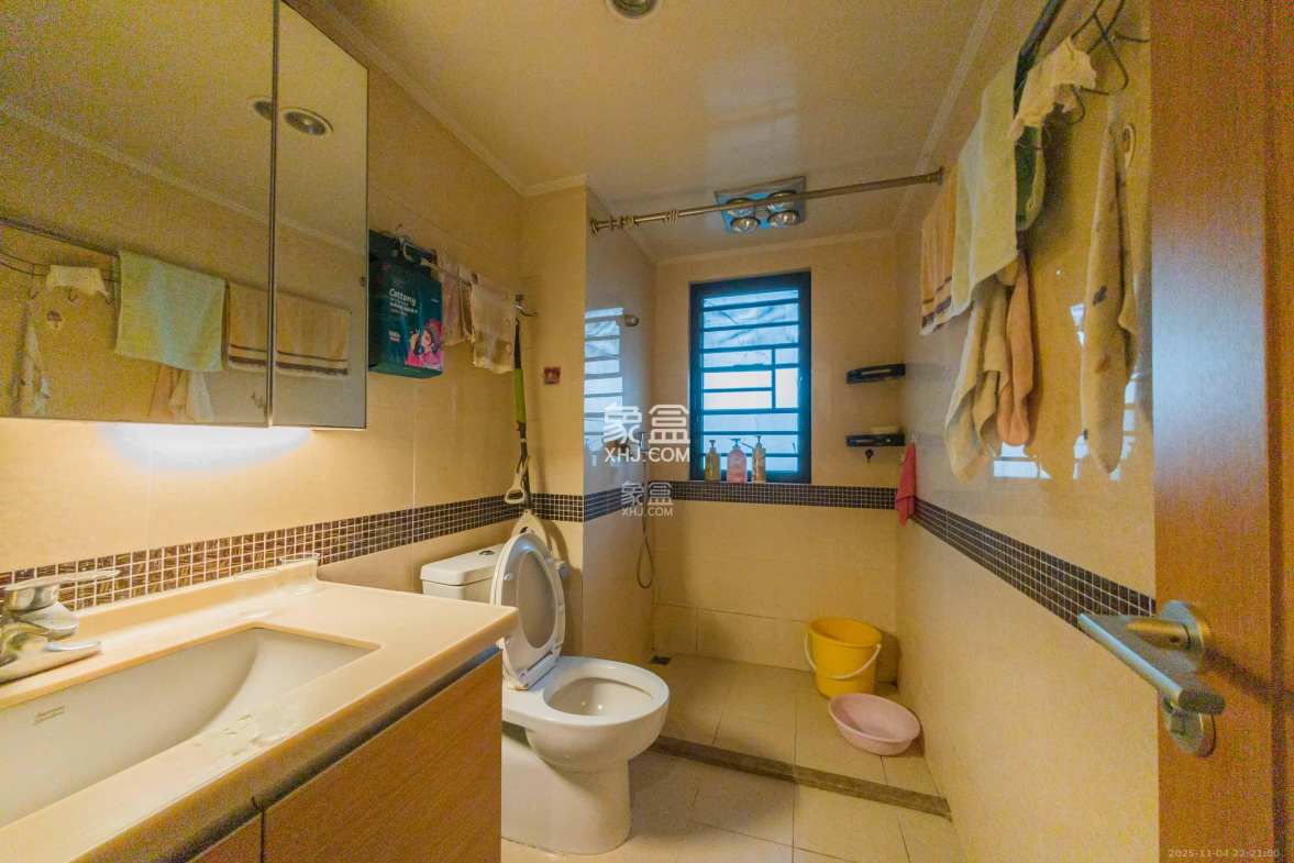 旭辉国际广场(永升商业广场) 4室2厅2卫 165.0万 旭辉国际广场(永升商业广场) 4室2厅2卫 165.0万其他