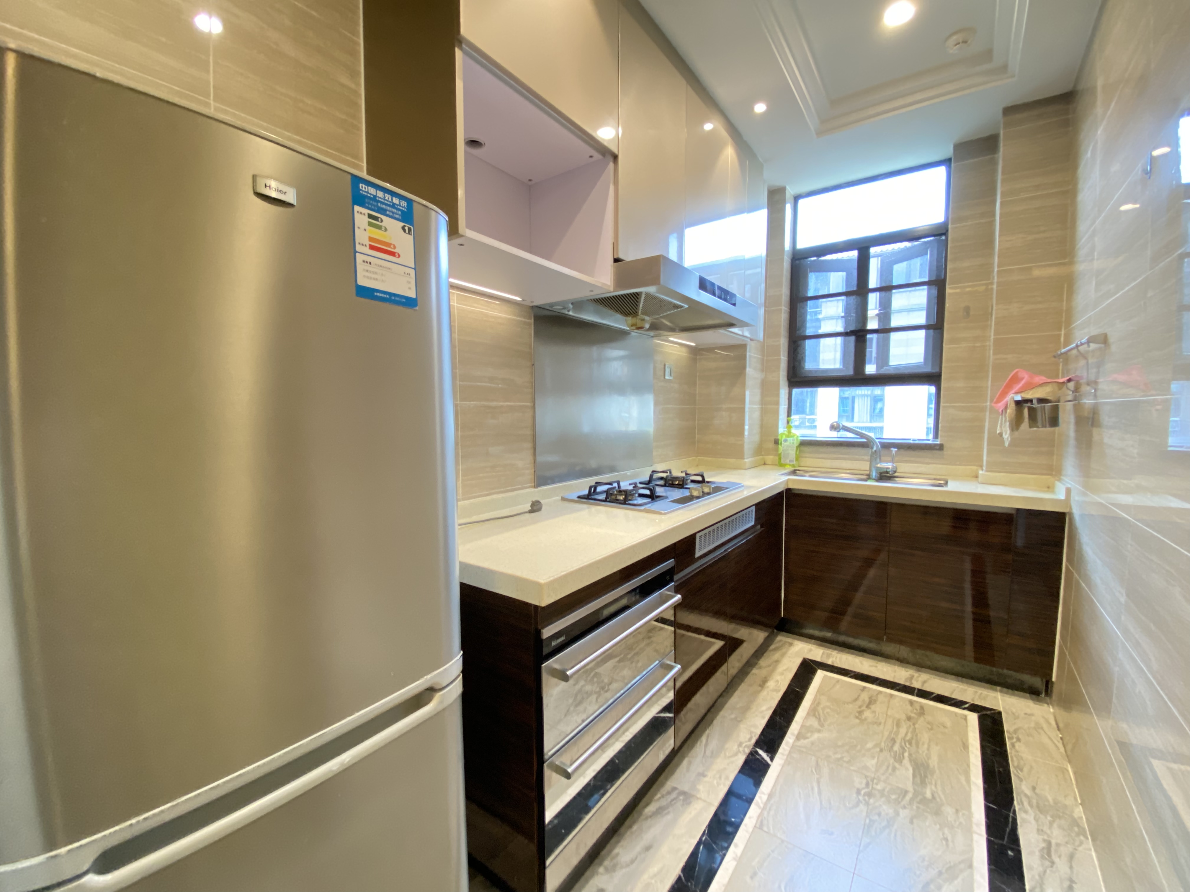 恒大悦龙府 3室2厅1卫 3600.0元/月 恒大悦龙府 3室2厅1卫 3600.0元/月室内图