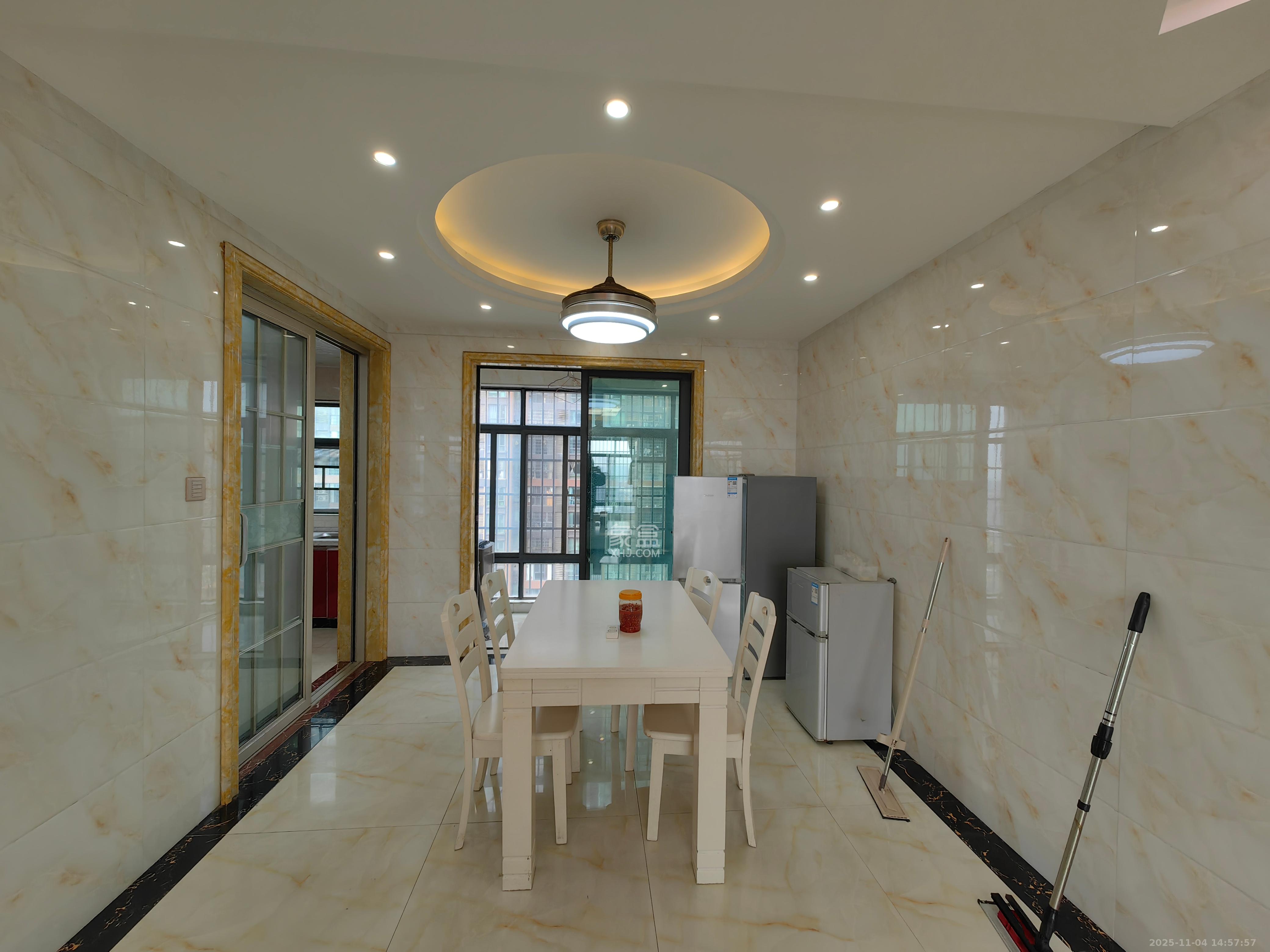 海伦春天 3室2厅2卫 2300.0元/月 海伦春天 3室2厅2卫 2300.0元/月室内图