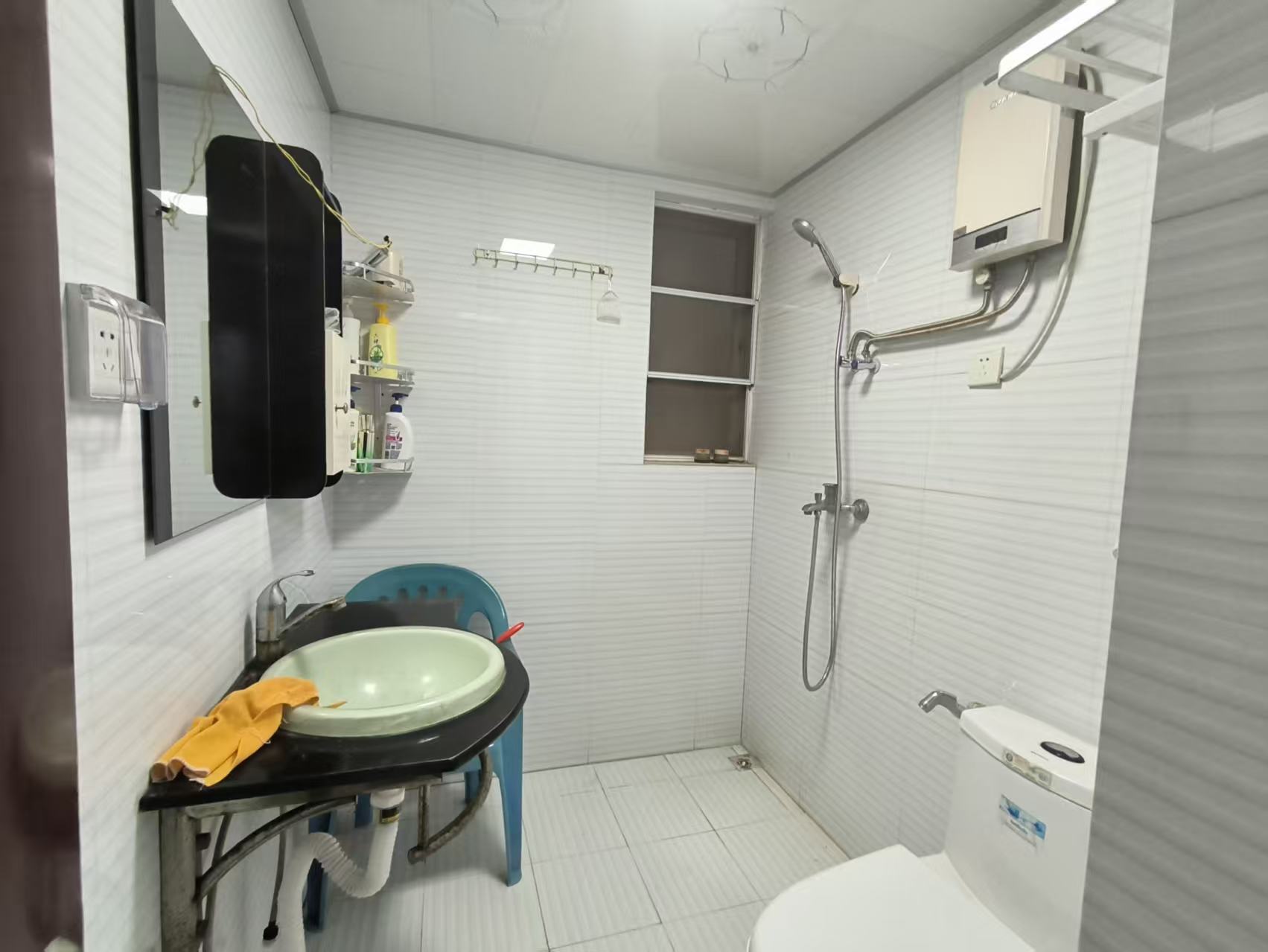 谐安花园  3室1厅1卫    89.0万客厅