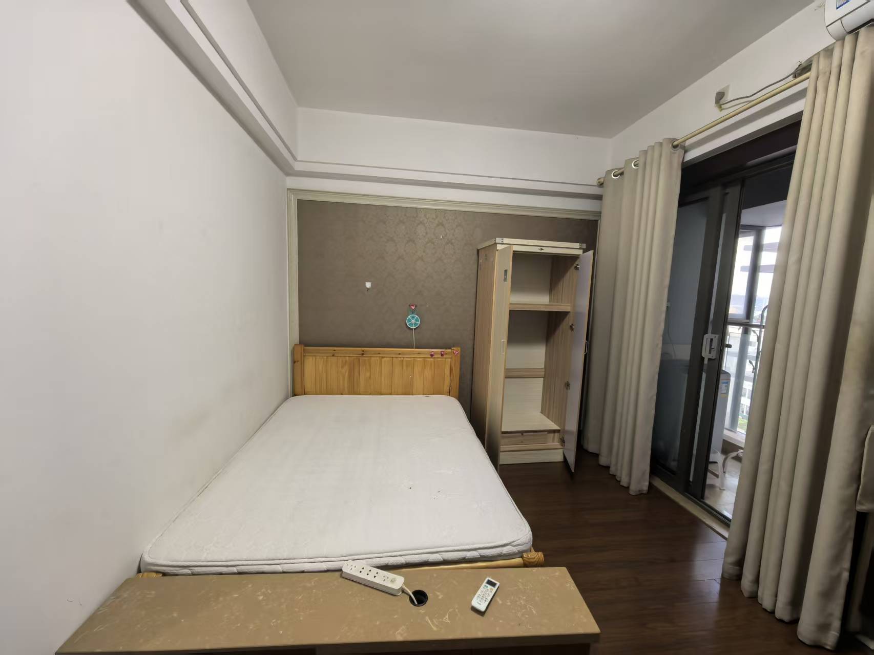 环宇天地、中海地产（中信城市广场二期）  1室1厅1卫    1100.0元/月户型图