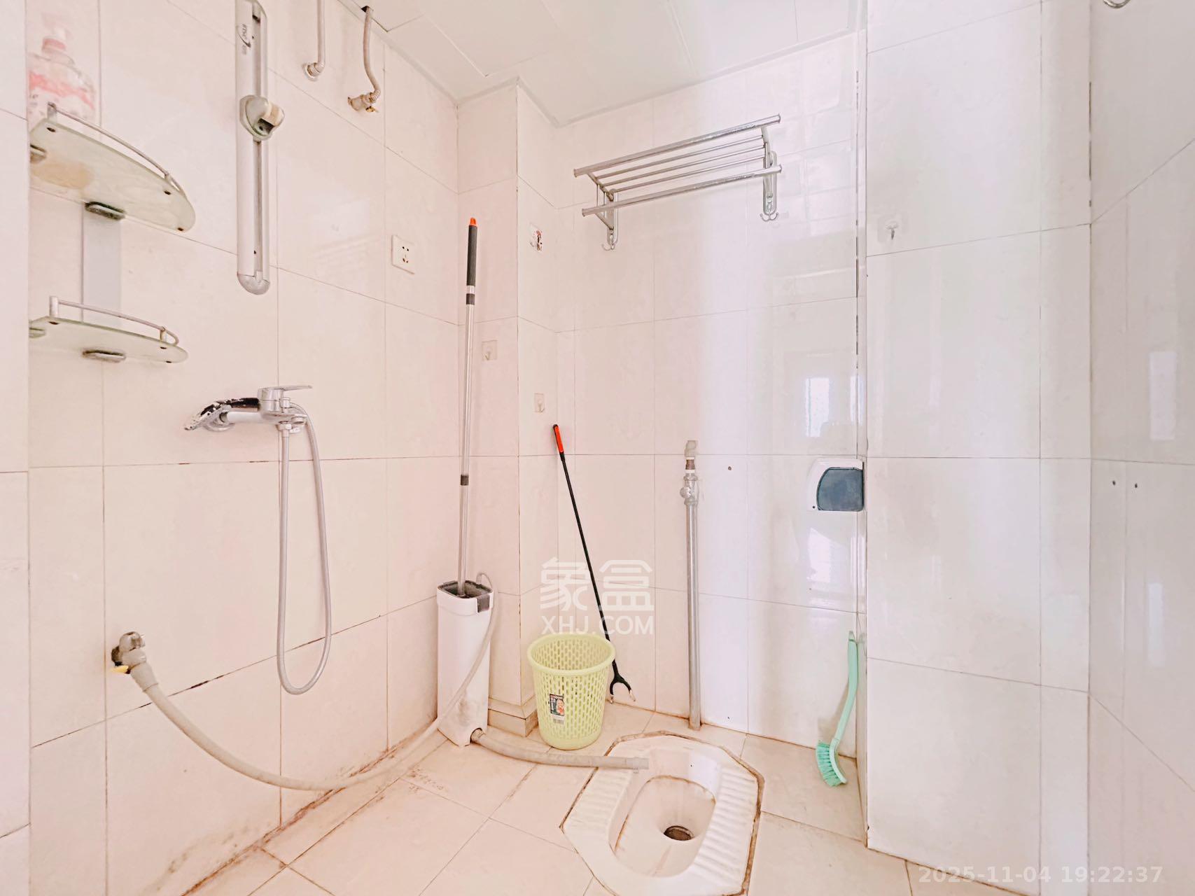 万事佳景园  1室2厅1卫    2200.0元/月室内图