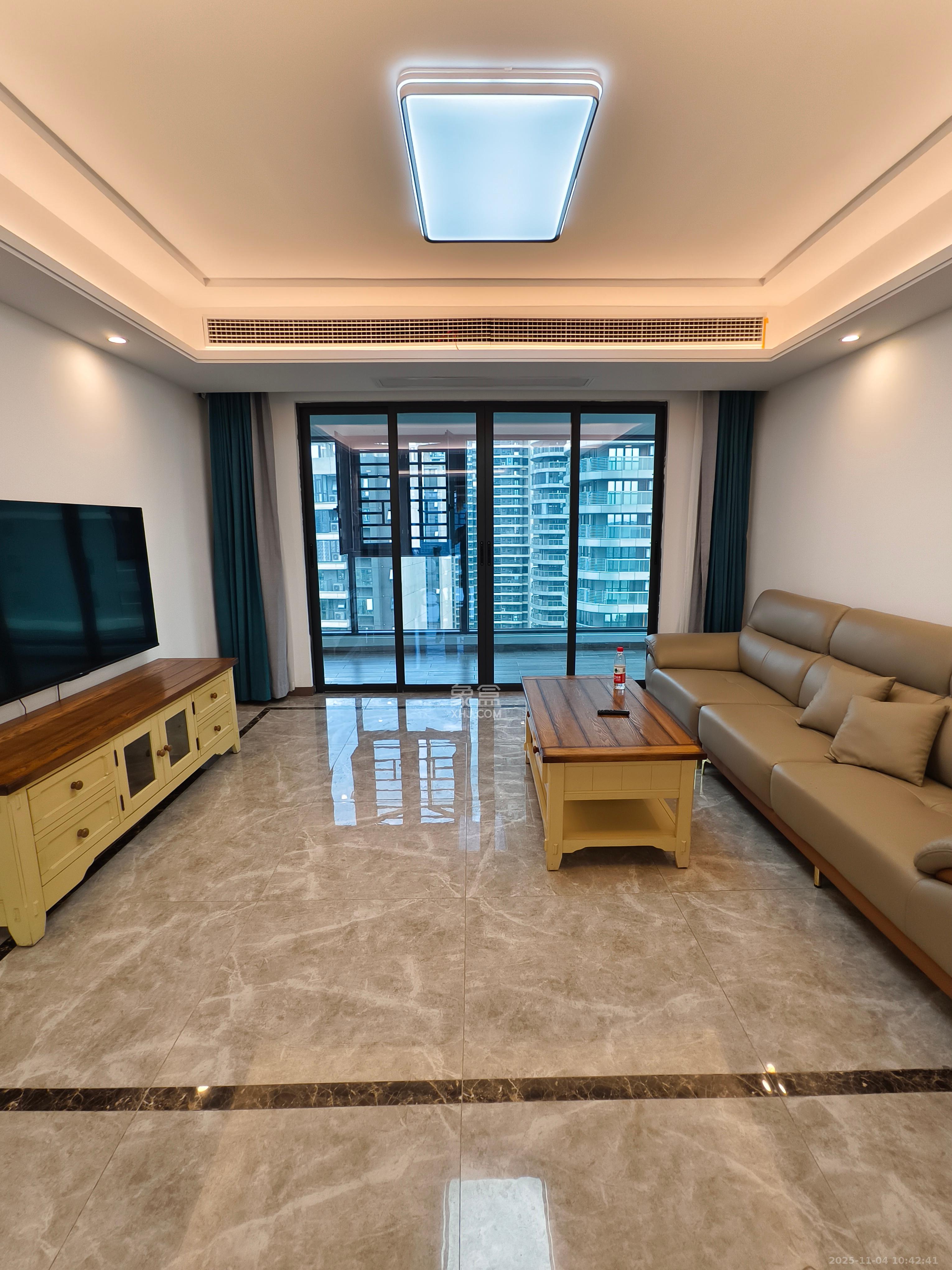 绿地V岛  1室0厅0卫    4300.0元/月 绿地V岛  1室0厅0卫    4300.0元/月室内图