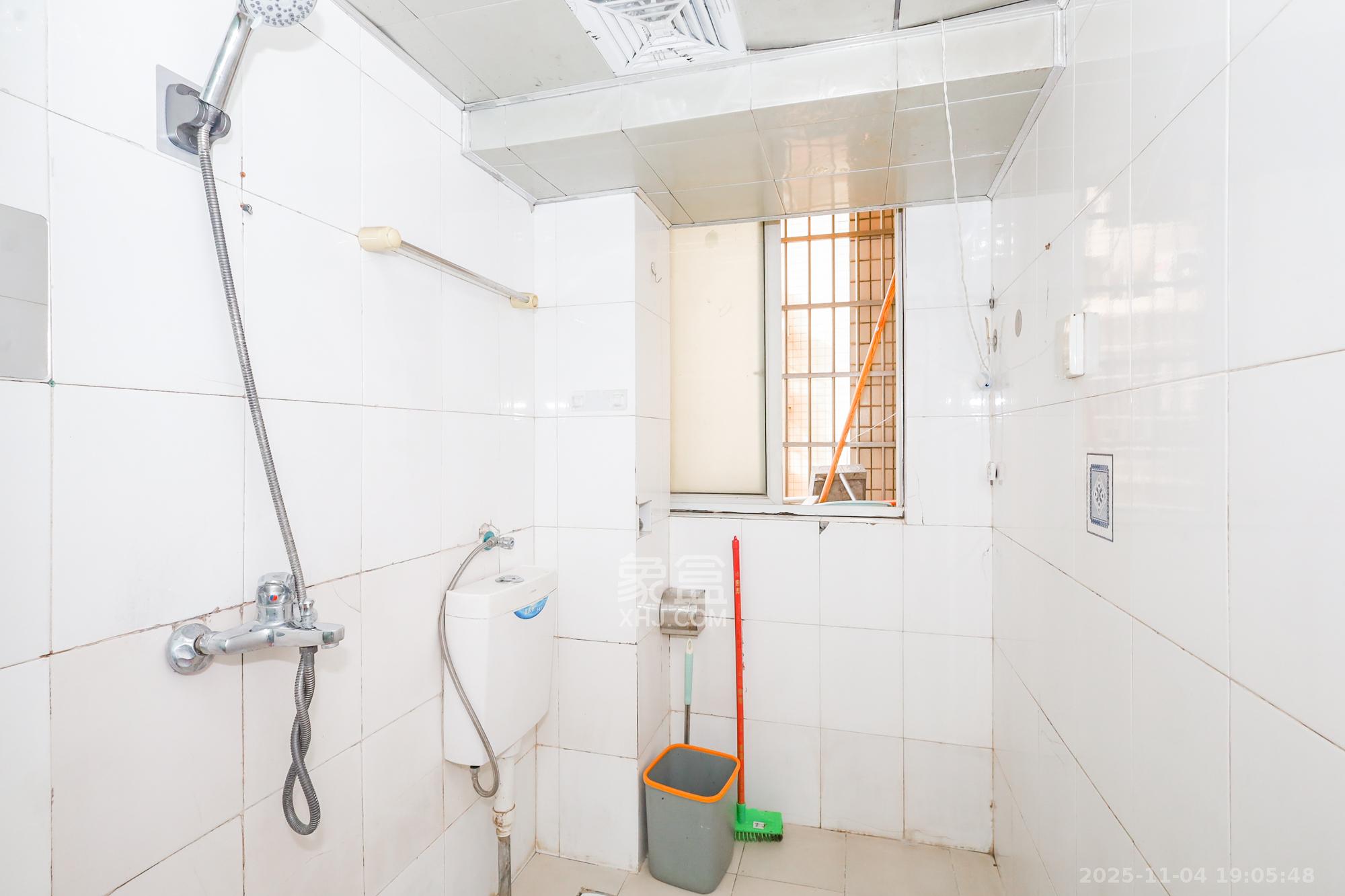 枫林美景  3室2厅1卫    80.0万卫生间