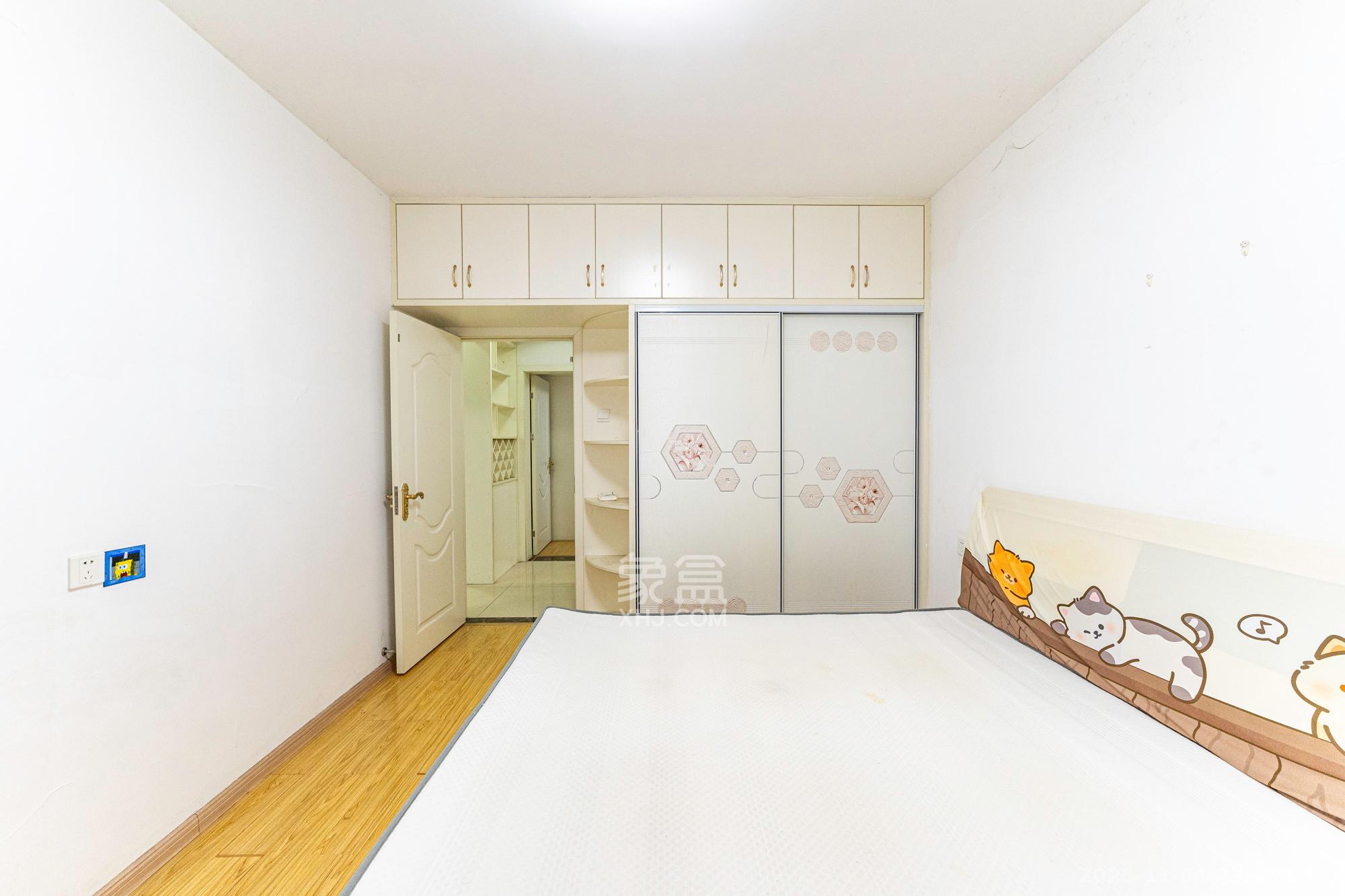 华润凤凰城三期  2室2厅1卫    65.0万卧室