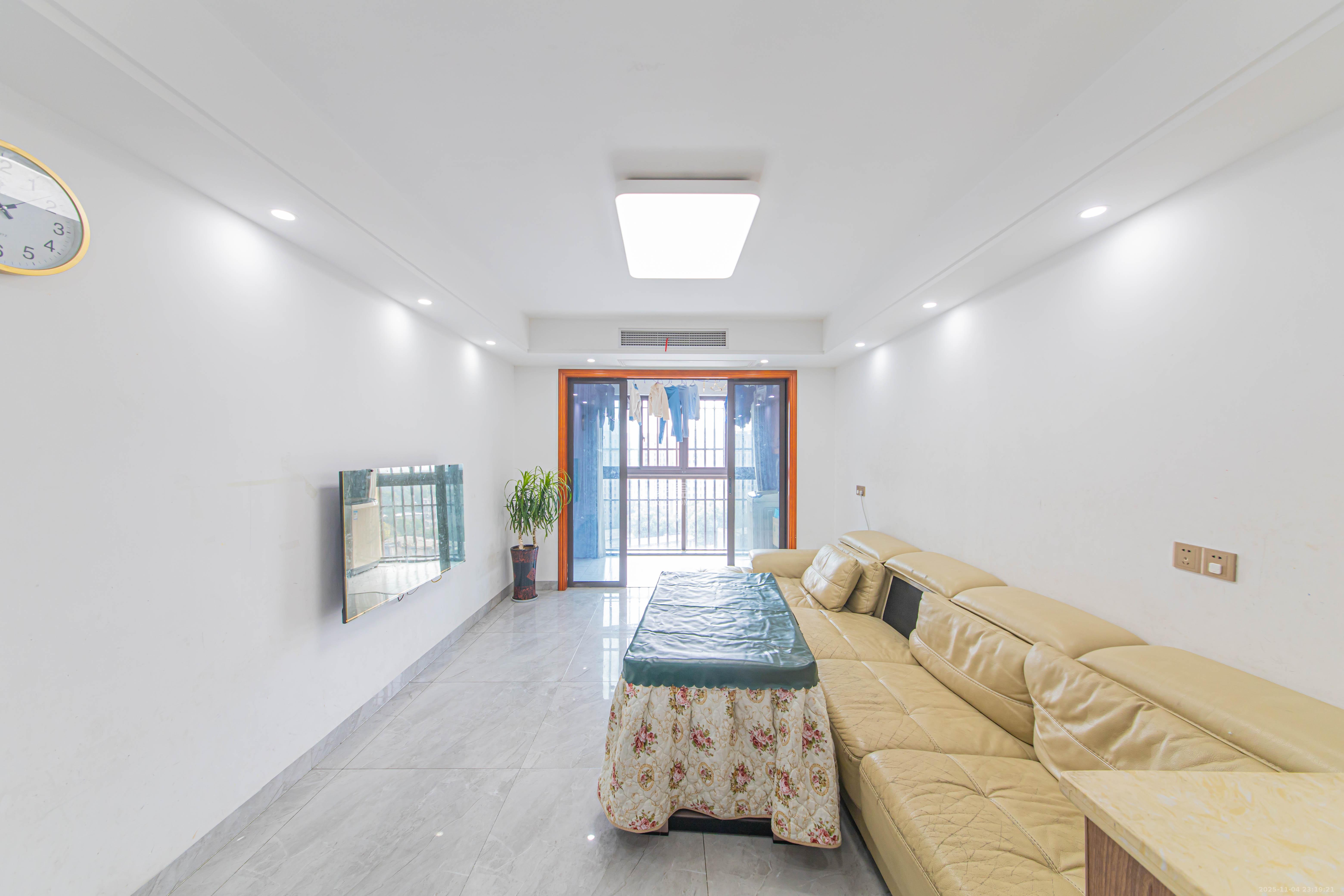 鑫远悦城（鑫远悦时代）  3室2厅1卫    86.0万客厅