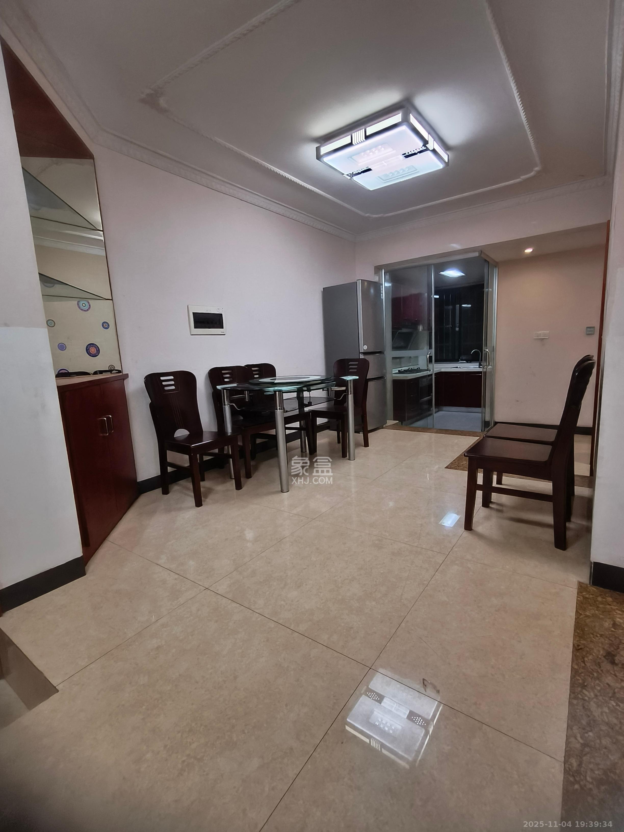 锦湘国际星城三期（锦绣苑）  2室2厅1卫    2400.0元/月室内图