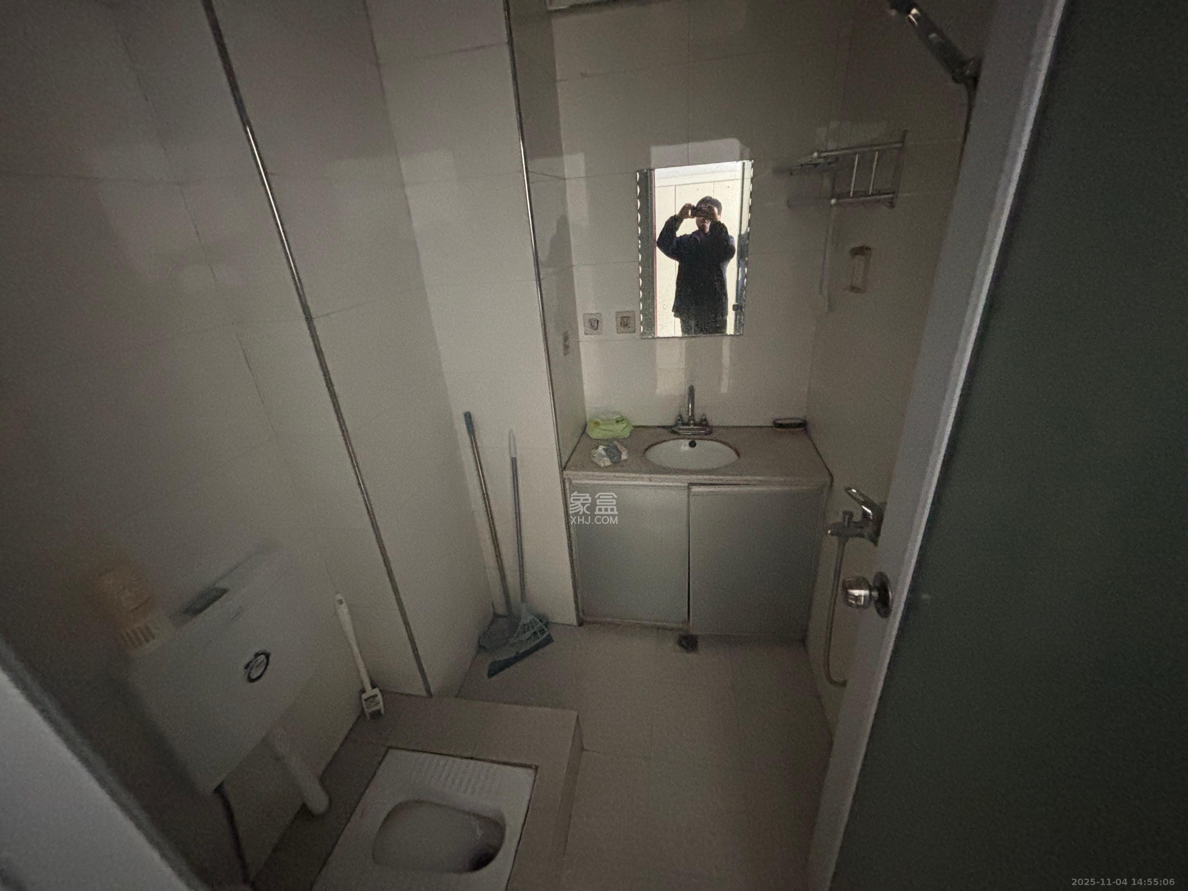 观湖公寓 1室1厅1卫 1500.0元/月 观湖公寓 1室1厅1卫 1500.0元/月室内图