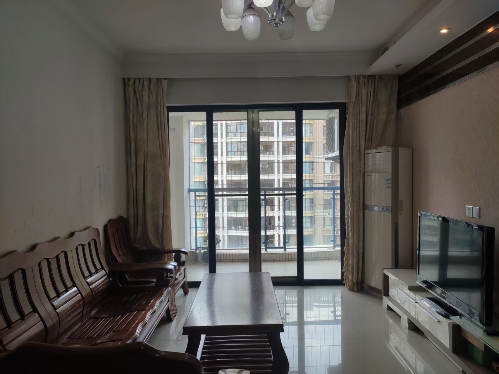 滨江帝景一期  2室2厅1卫    2200.0元/月室内图