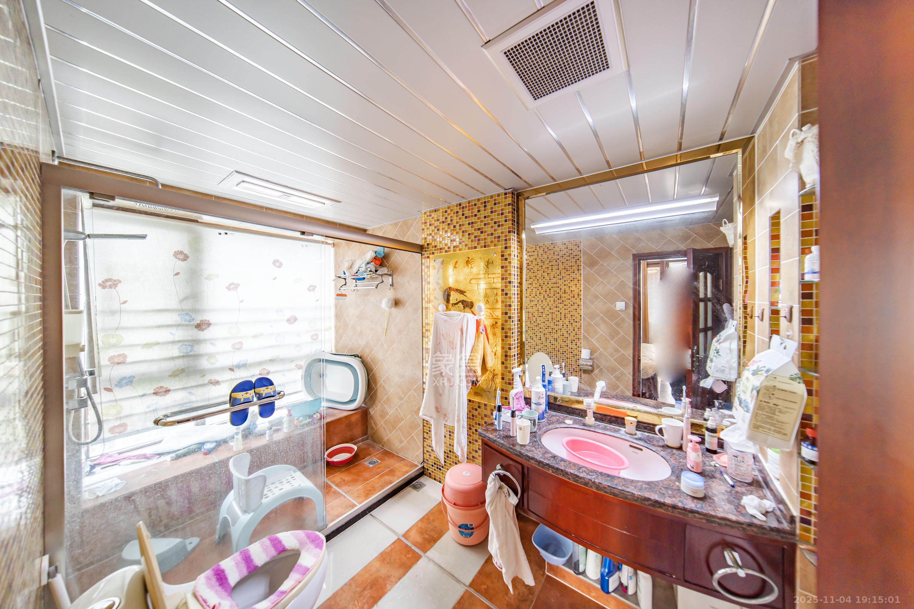 华盛新外滩 4室2厅1卫 230.0万 华盛新外滩 4室2厅1卫 230.0万卫生间