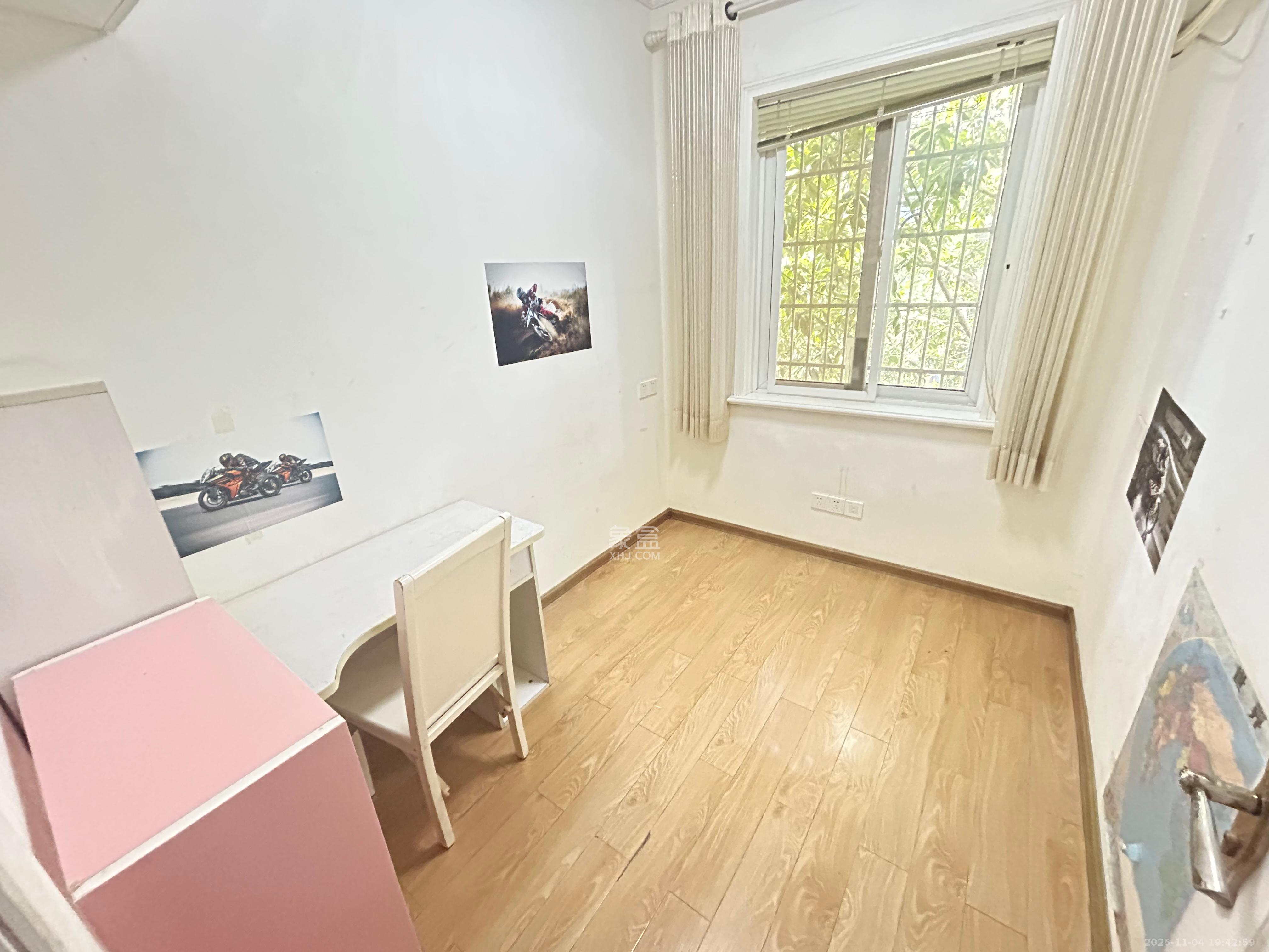 山水湾  3室2厅0卫    1800.0元/月室内图