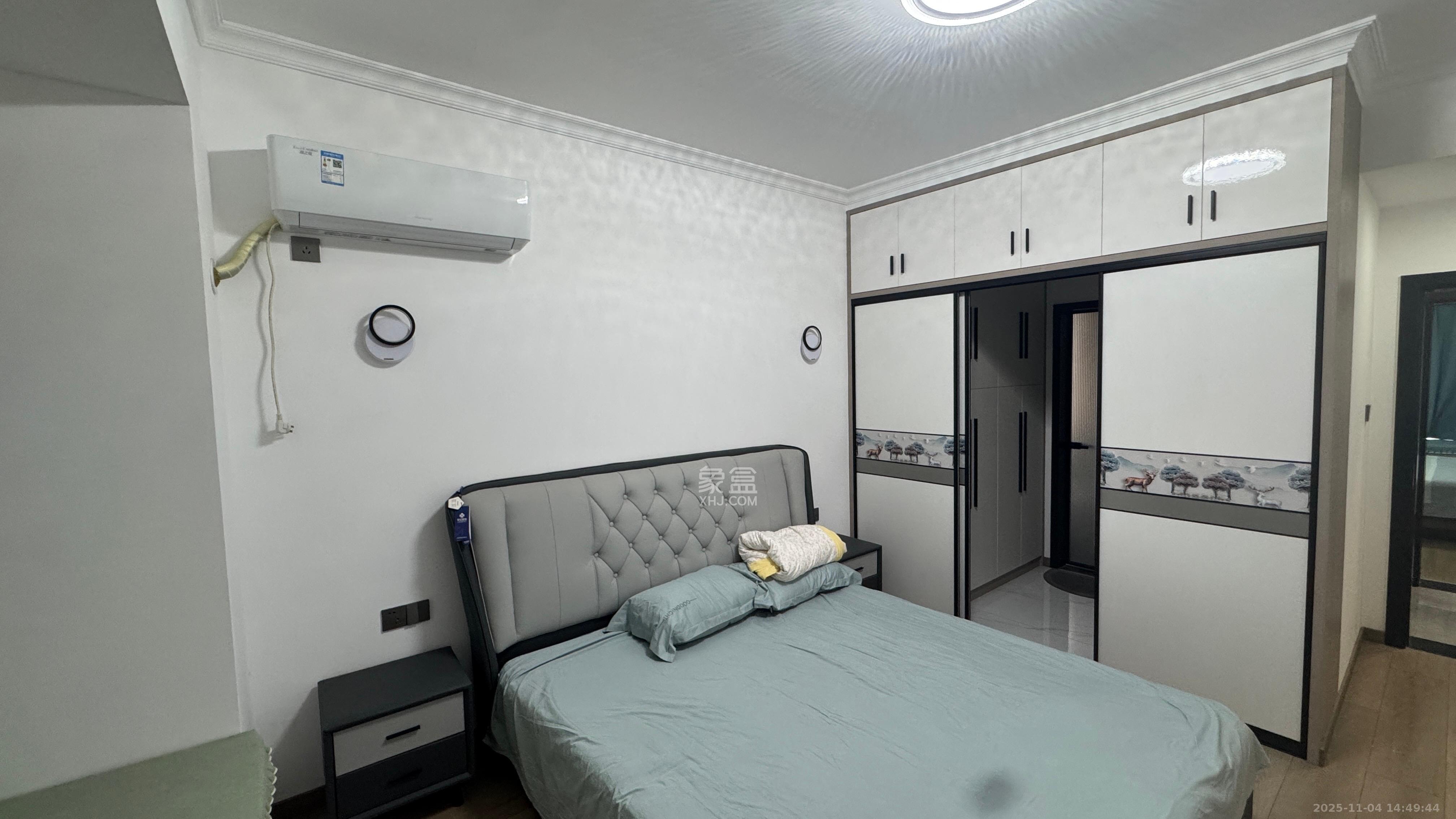 百合御都  3室2厅2卫    65.8万客厅