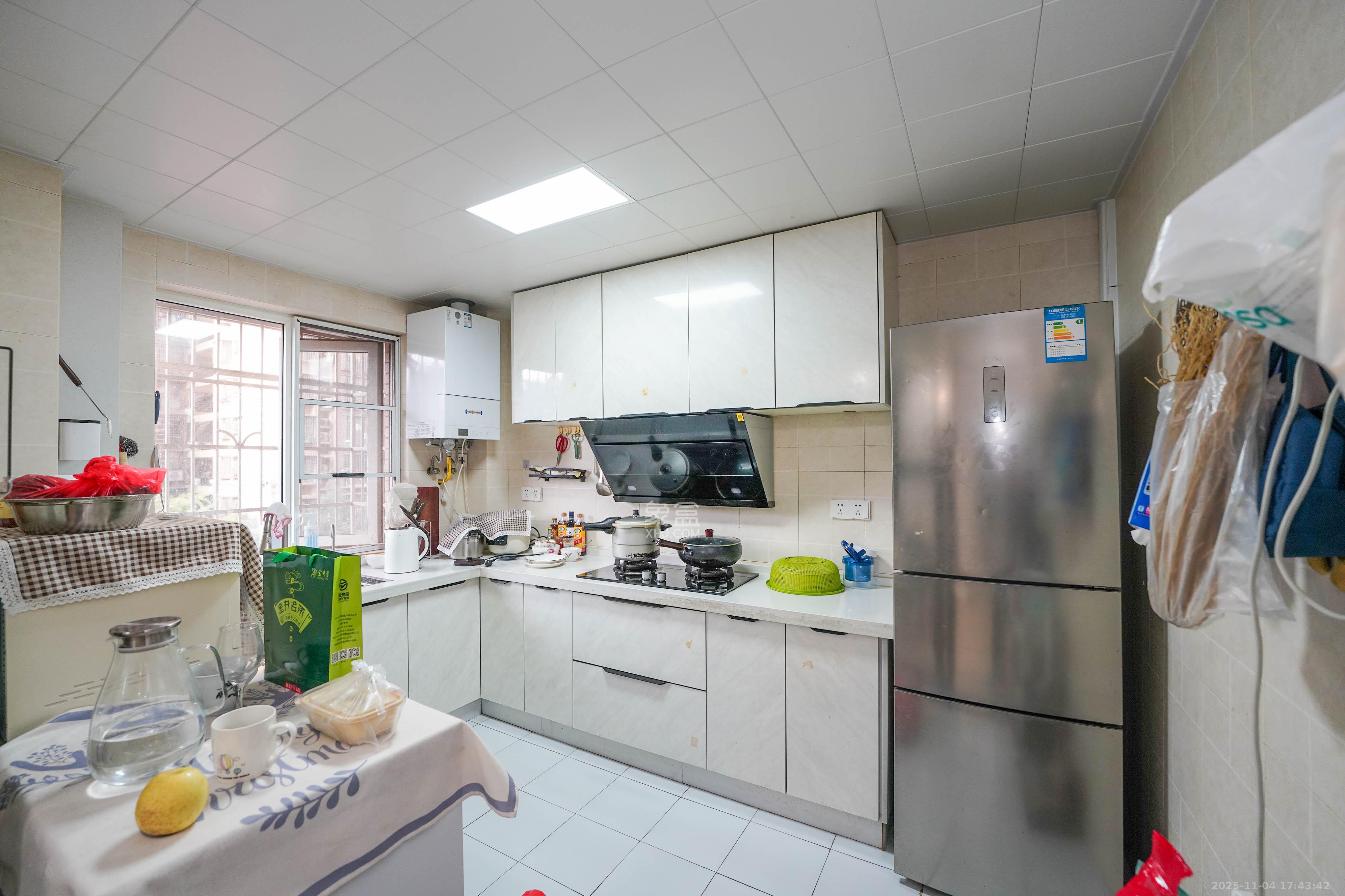 嘉华城(一期) 4室2厅2卫 126.0万 嘉华城(一期) 4室2厅2卫 126.0万客厅