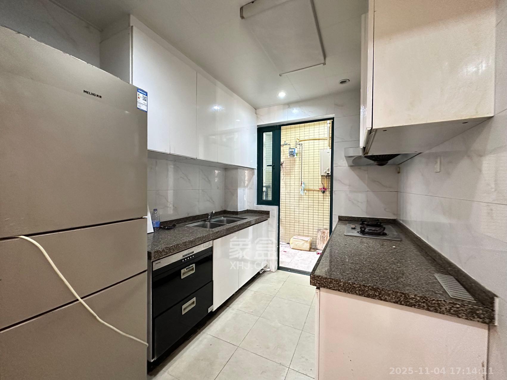 恒大雅苑 3室2厅1卫 2500.0元/月 恒大雅苑 3室2厅1卫 2500.0元/月室内图