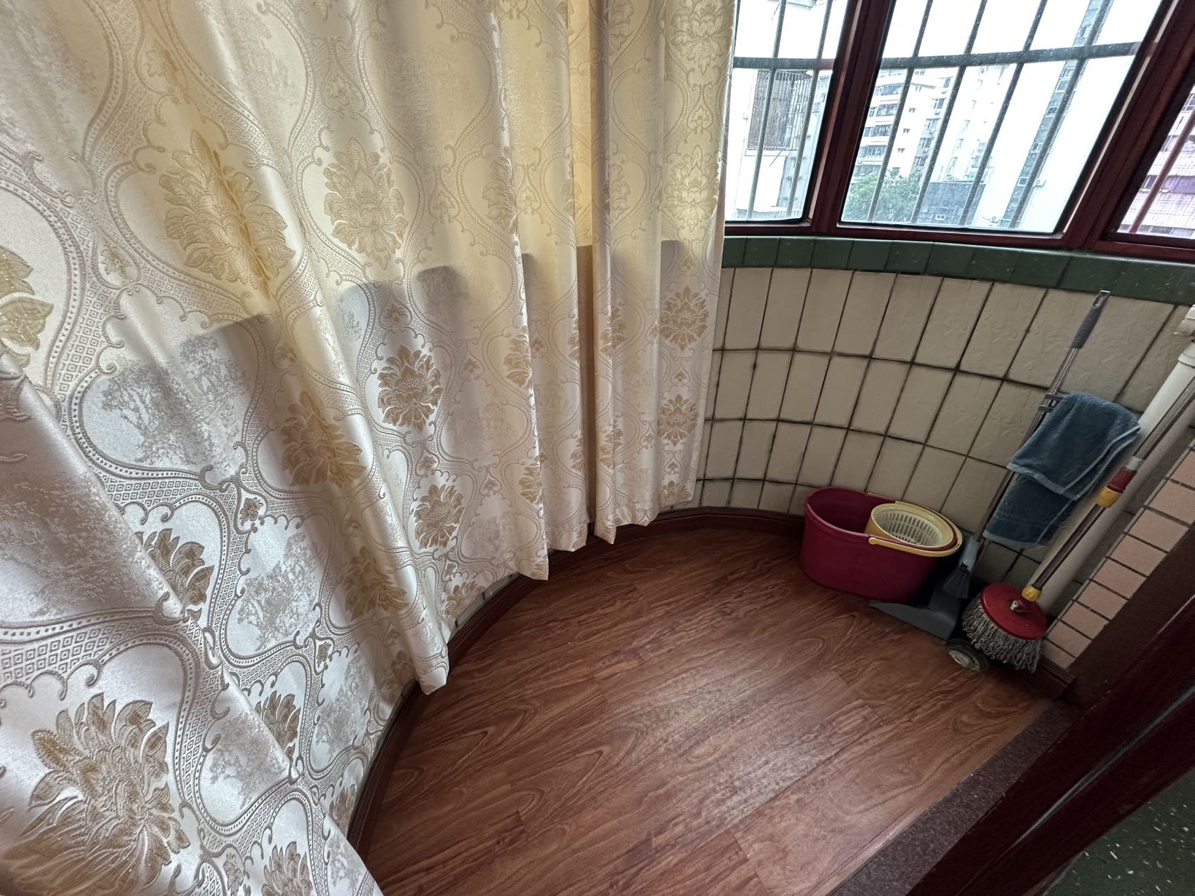 鑫华龙花园 1室0厅0卫 215.0万 鑫华龙花园 1室0厅0卫 215.0万客厅