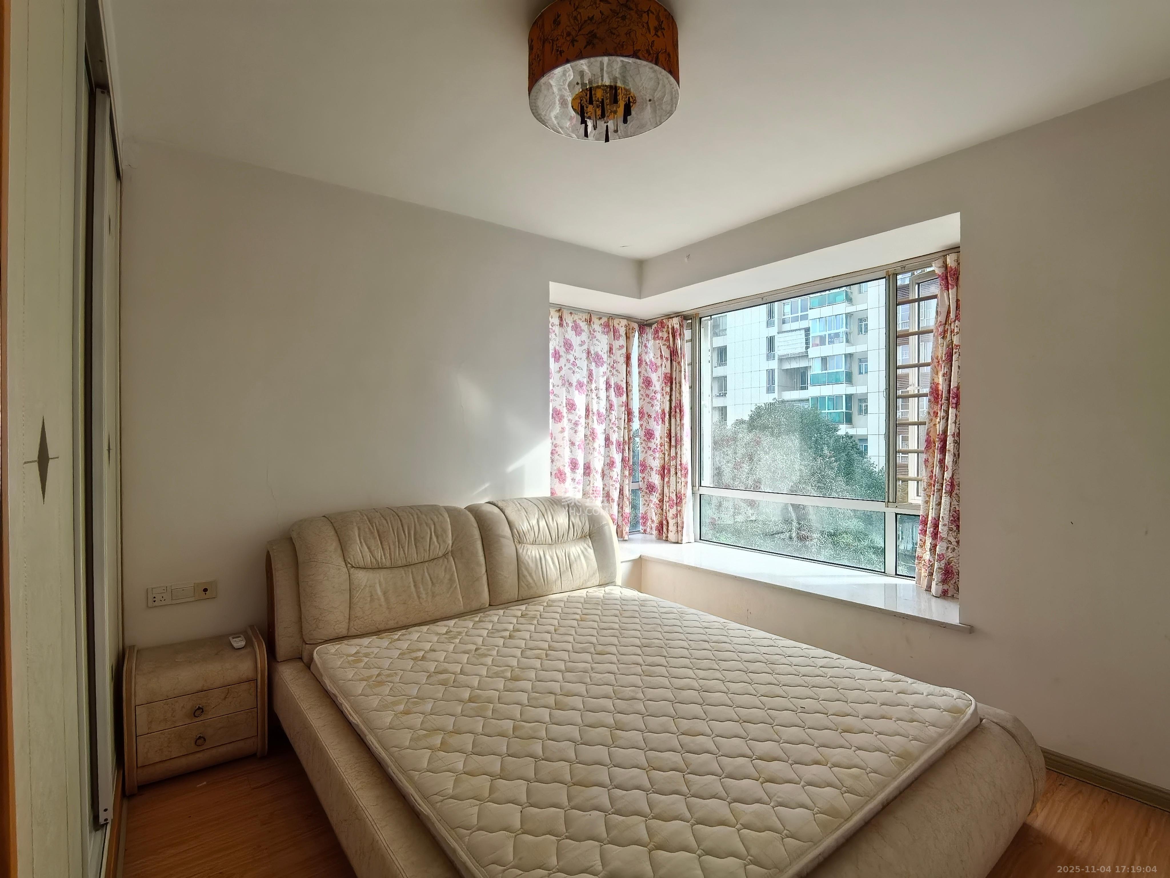 湘麓国际  2室2厅1卫    2300.0元/月室内图