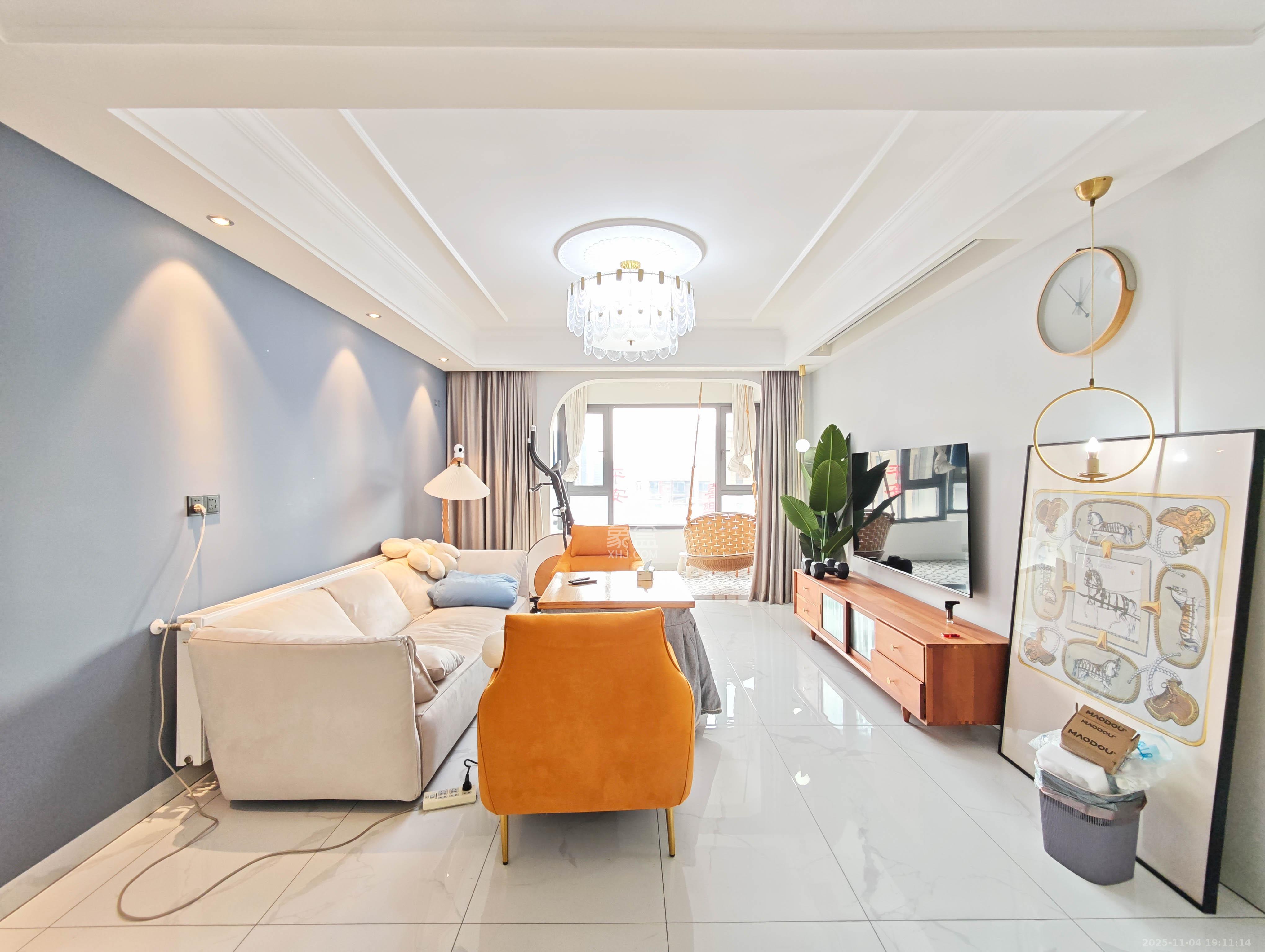 保利城（中航城国际社区、郡原美村）  4室2厅2卫    160.0万客厅