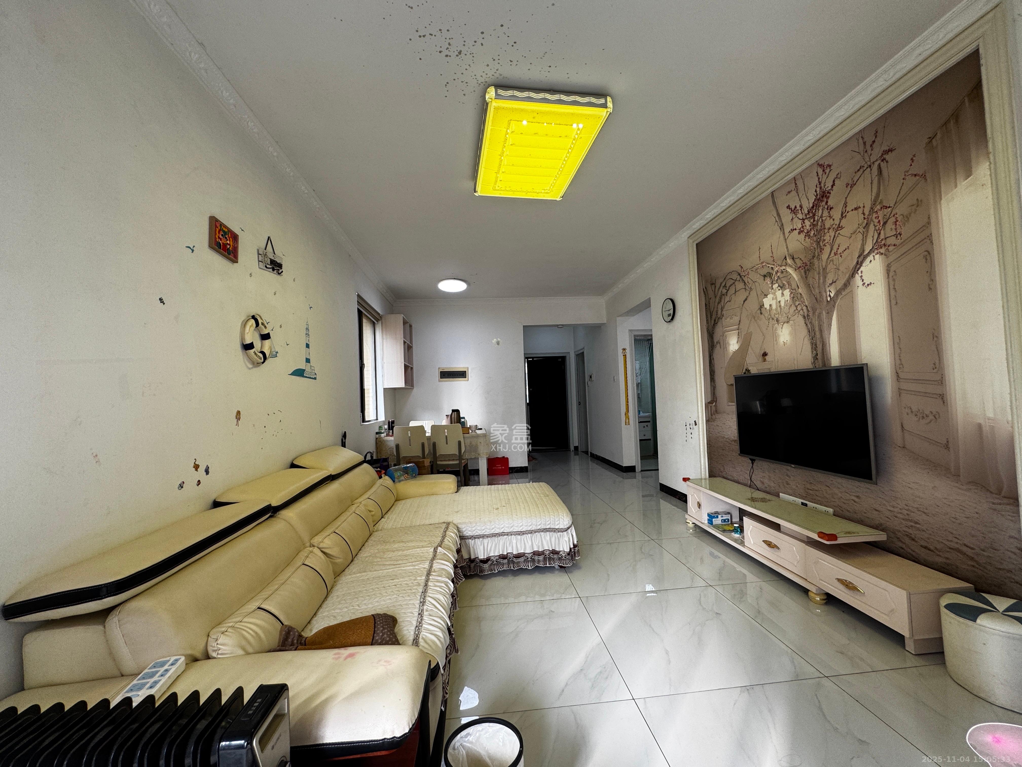 欧莱雅郡 3室2厅1卫 1800.0元/月 欧莱雅郡 3室2厅1卫 1800.0元/月室内图