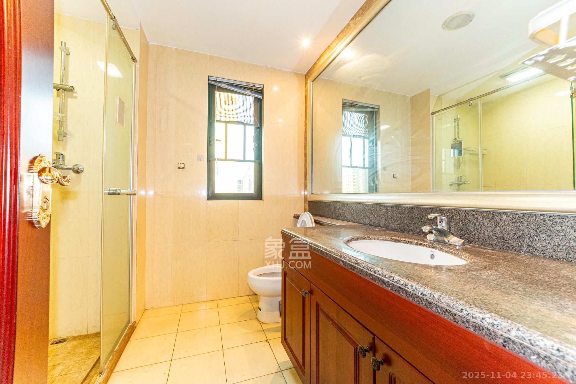 恒大翡翠华庭 3室2厅2卫 92.8万 恒大翡翠华庭 3室2厅2卫 92.8万卫生间