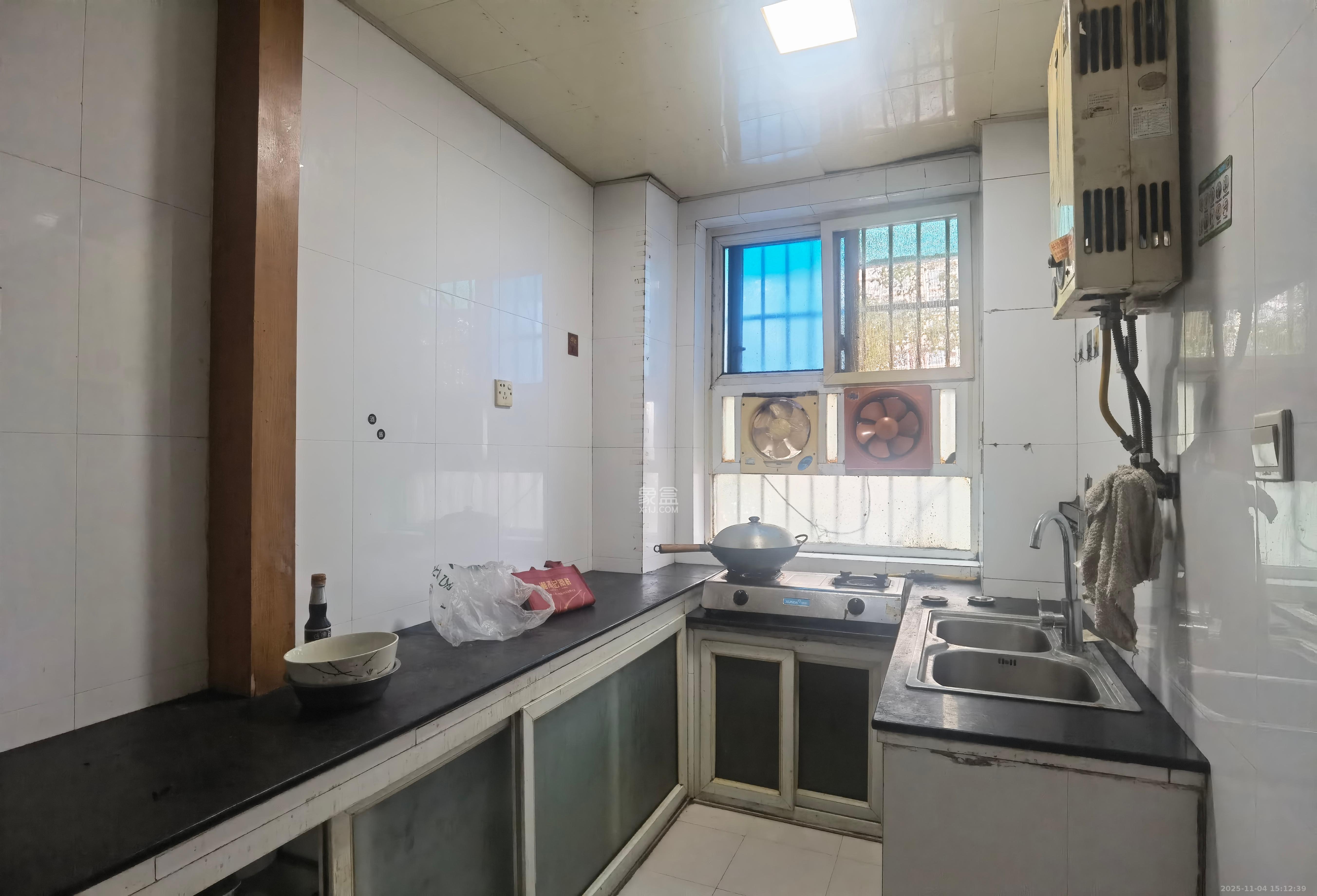 四方小区 3室1厅1卫 1900.0元/月 四方小区 3室1厅1卫 1900.0元/月室内图