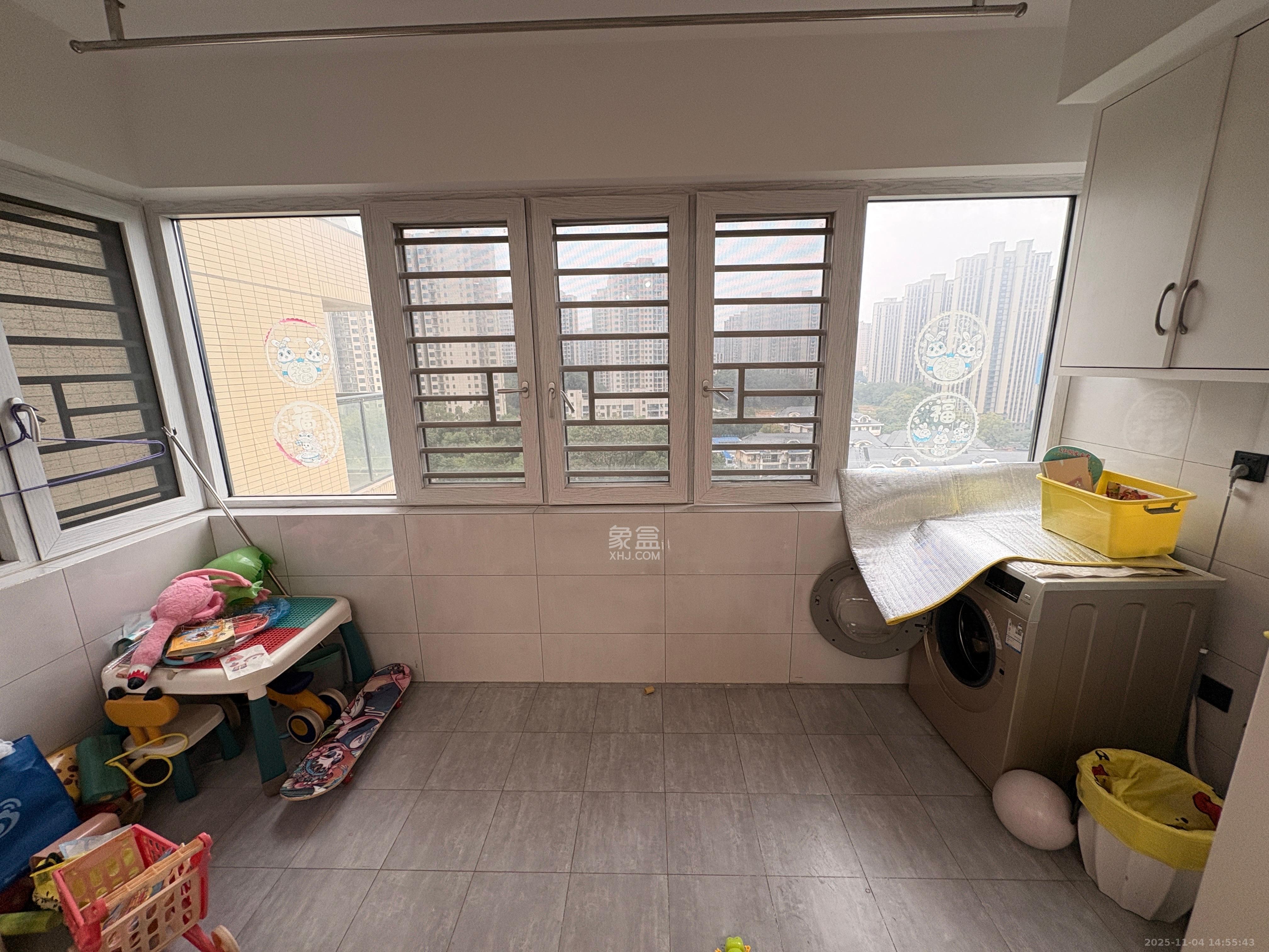 长盛岚庭 3室2厅2卫 3500.0元/月 长盛岚庭 3室2厅2卫 3500.0元/月室内图