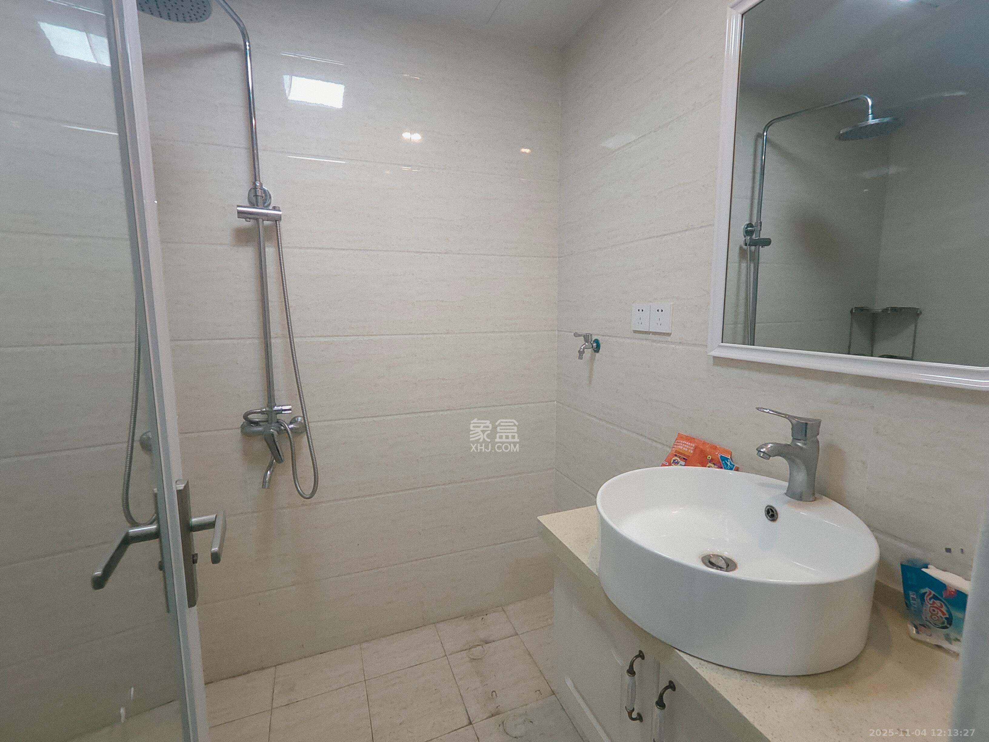 新世界广场 1室1厅1卫 1400.0元/月 新世界广场 1室1厅1卫 1400.0元/月室内图