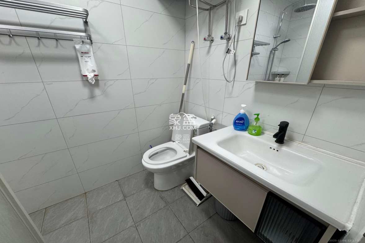 华润置地中心 1室1厅1卫 2500.0元/月 华润置地中心 1室1厅1卫 2500.0元/月室内图