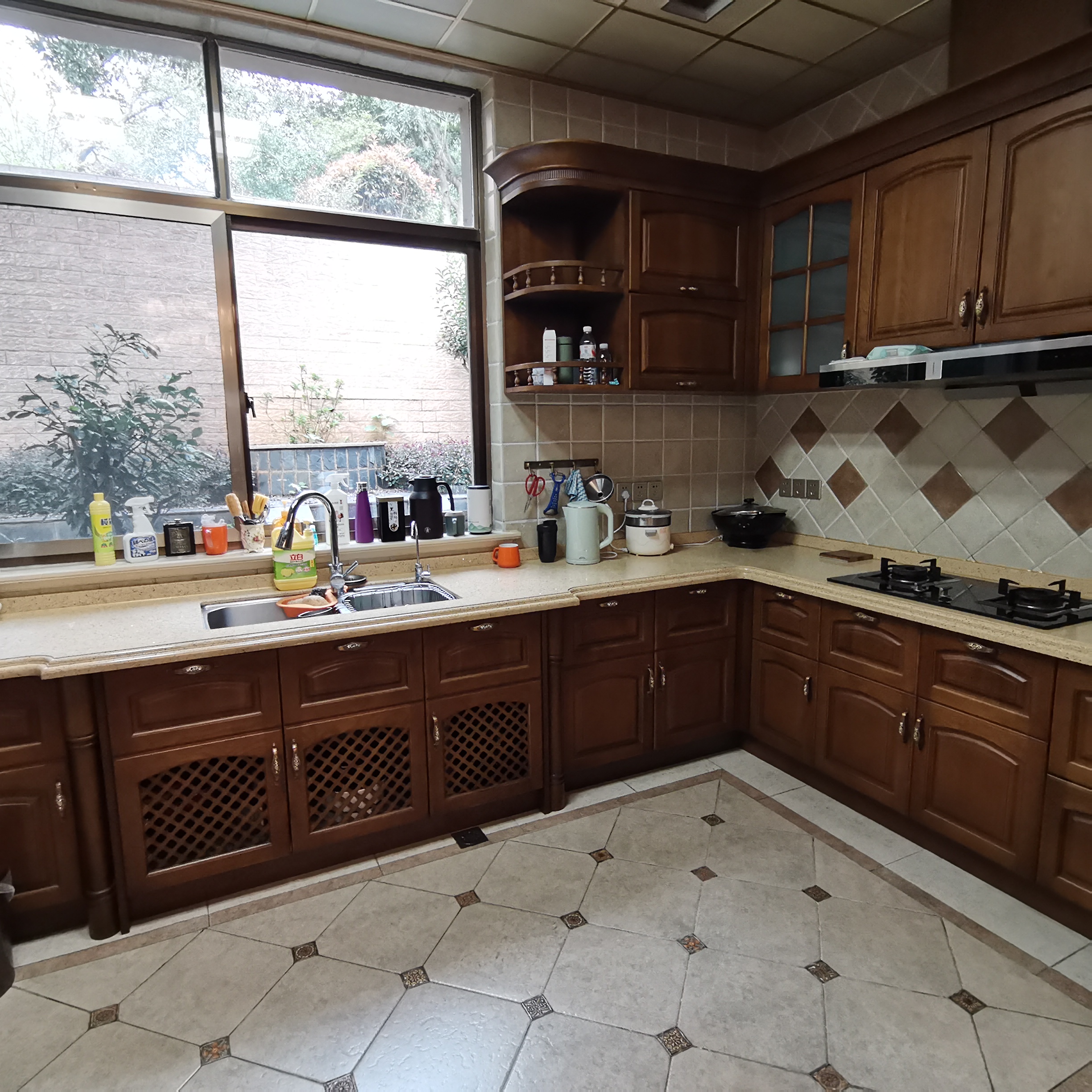 碧桂园  4室2厅3卫    418.0万厨房