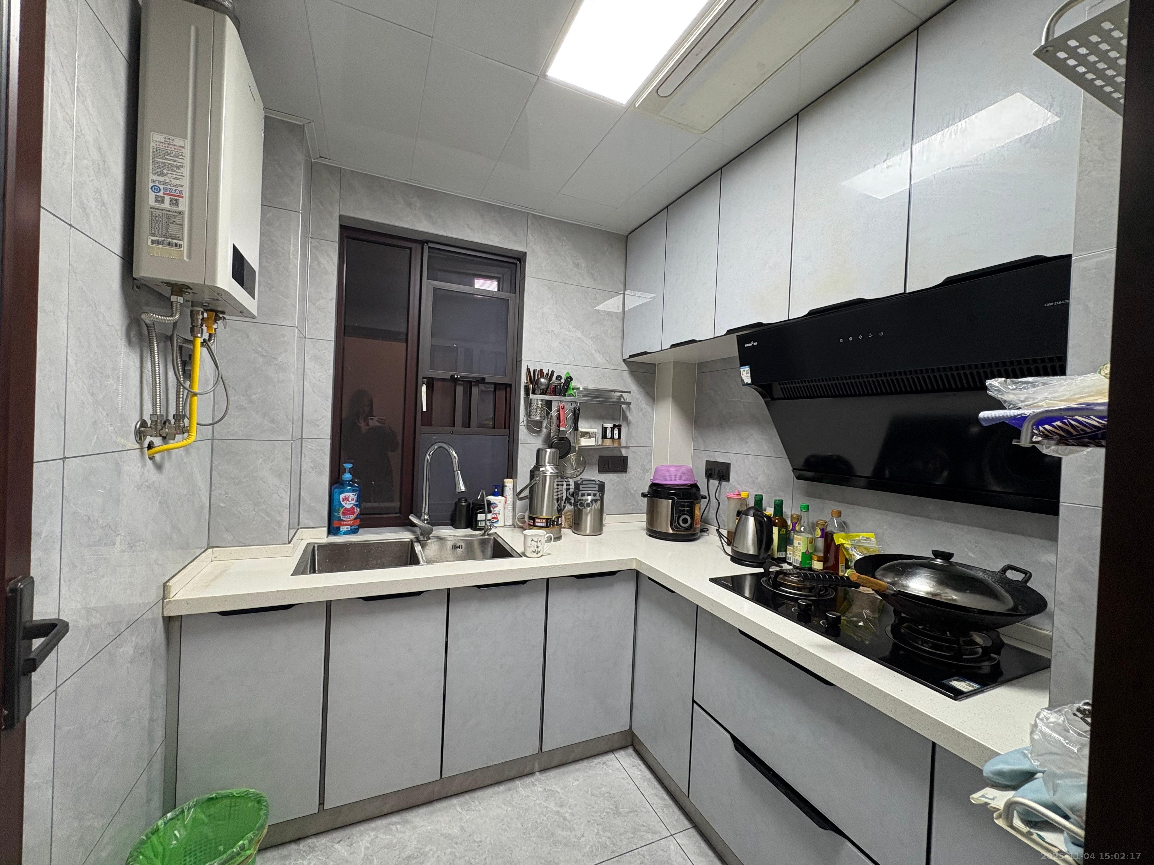 新长海广场 3室1厅1卫 2400.0元/月 新长海广场 3室1厅1卫 2400.0元/月室内图