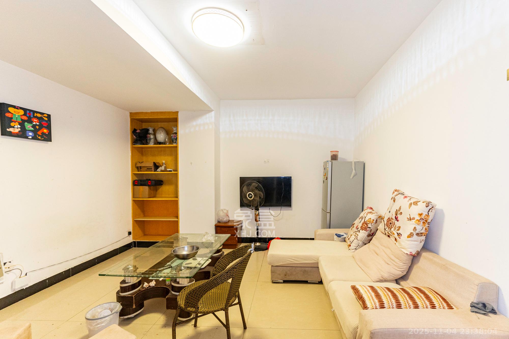 佳美星城 1室1厅1卫 29.8万 佳美星城 1室1厅1卫 29.8万客厅