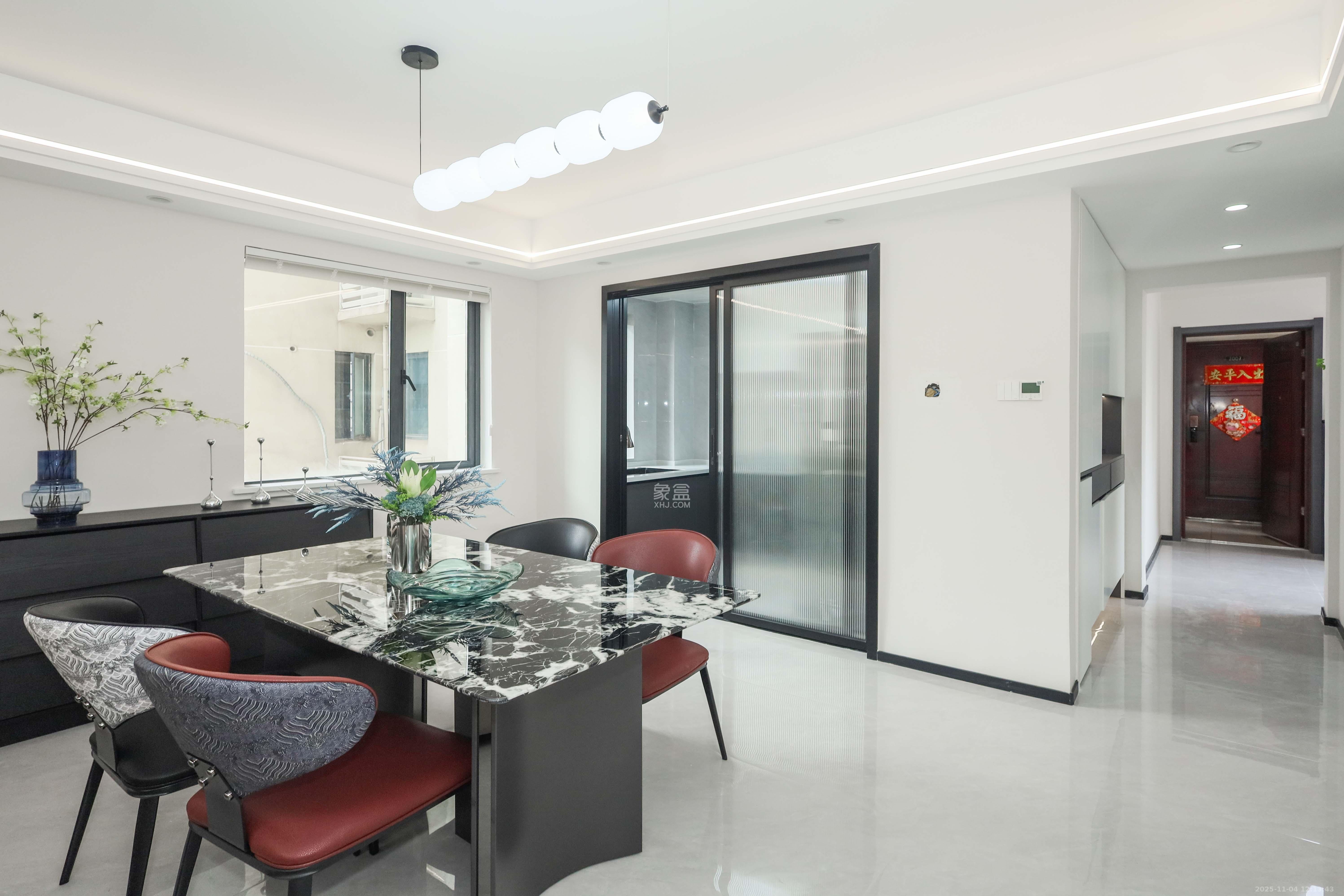 好莱城（弘德西街）  4室2厅2卫    132.8万客厅