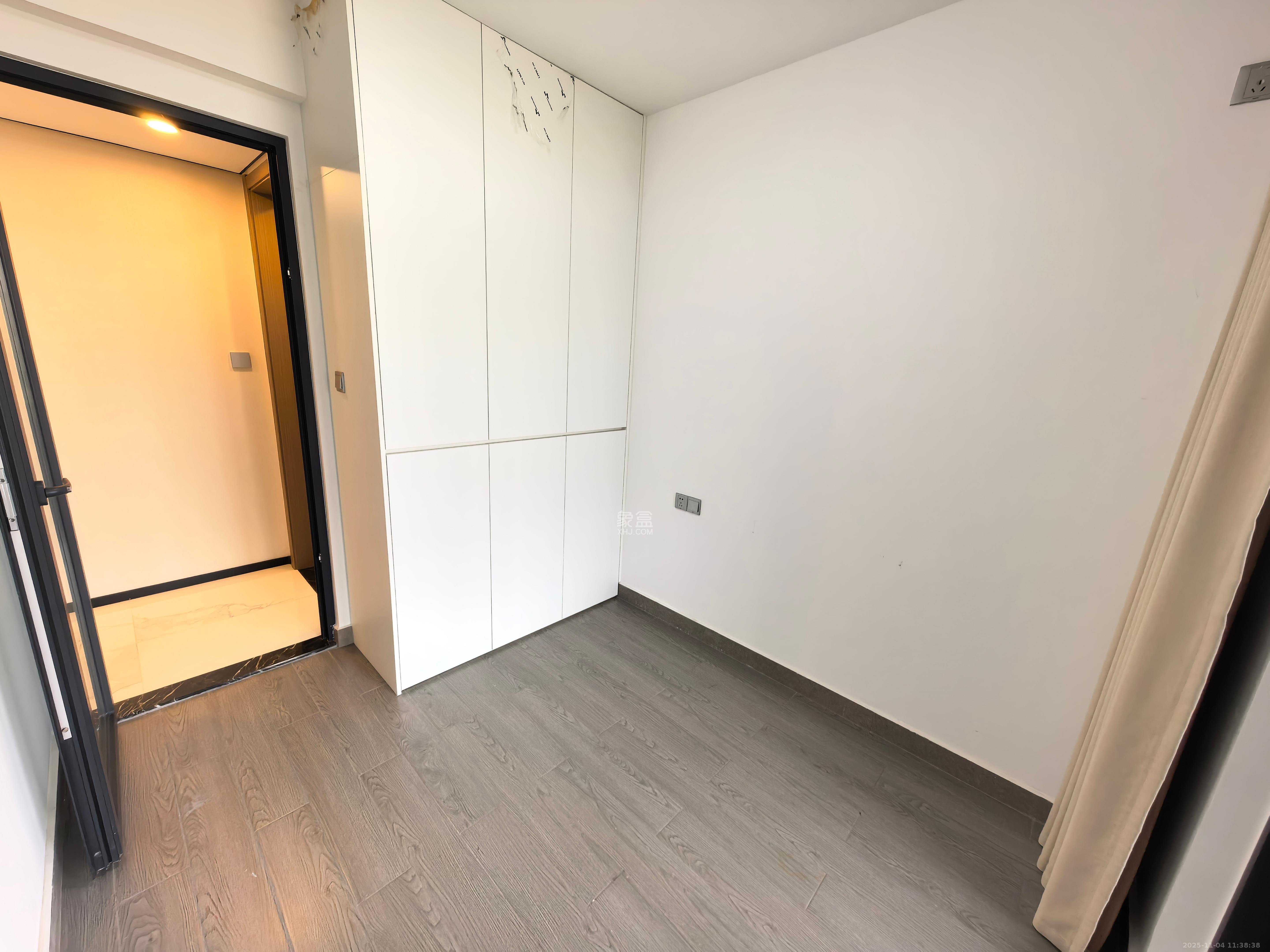 中海麓山境南区 3室2厅2卫 3000.0元/月 中海麓山境南区 3室2厅2卫 3000.0元/月室内图