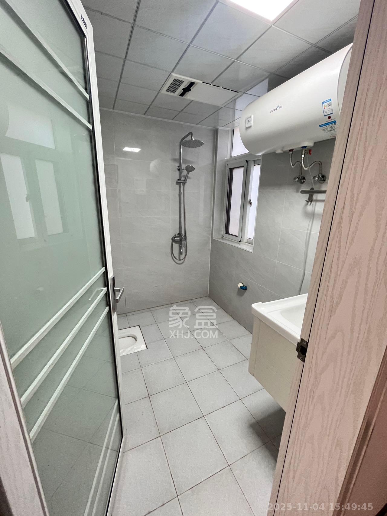 枫华府第  3室2厅2卫    2000.0元/月室内图